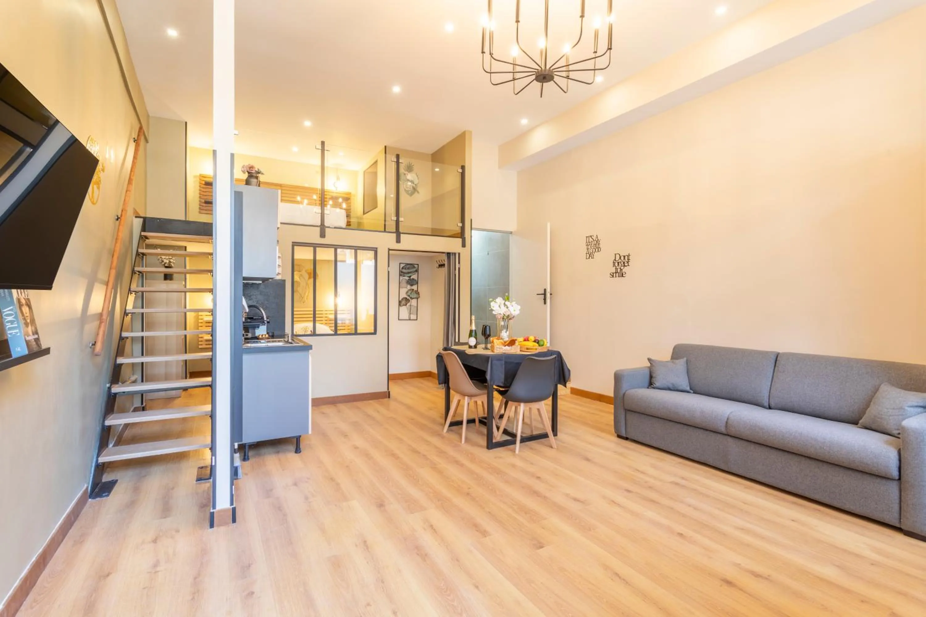 TV and multimedia in ADIRA Marseille Montgrand 2 étoiles