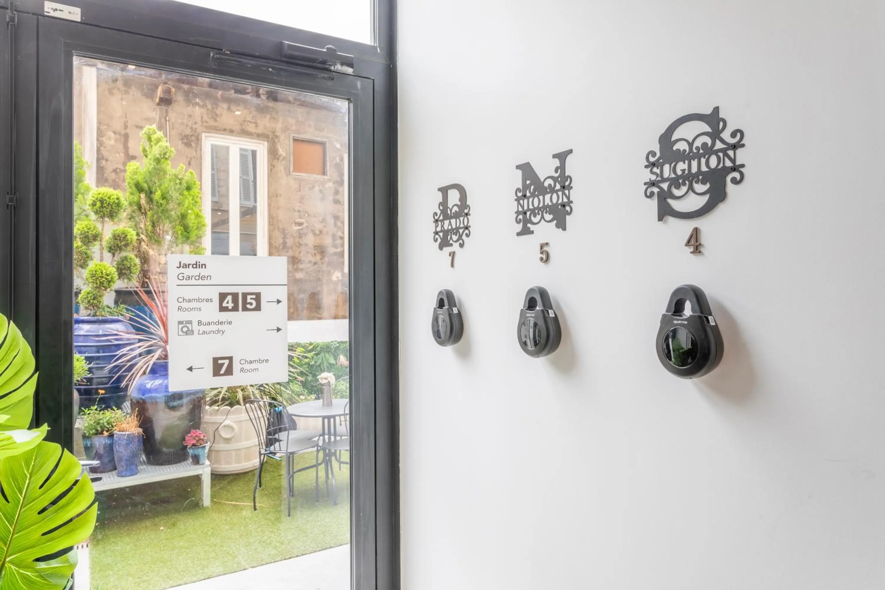 Property building in ADIRA Marseille Montgrand 2 étoiles