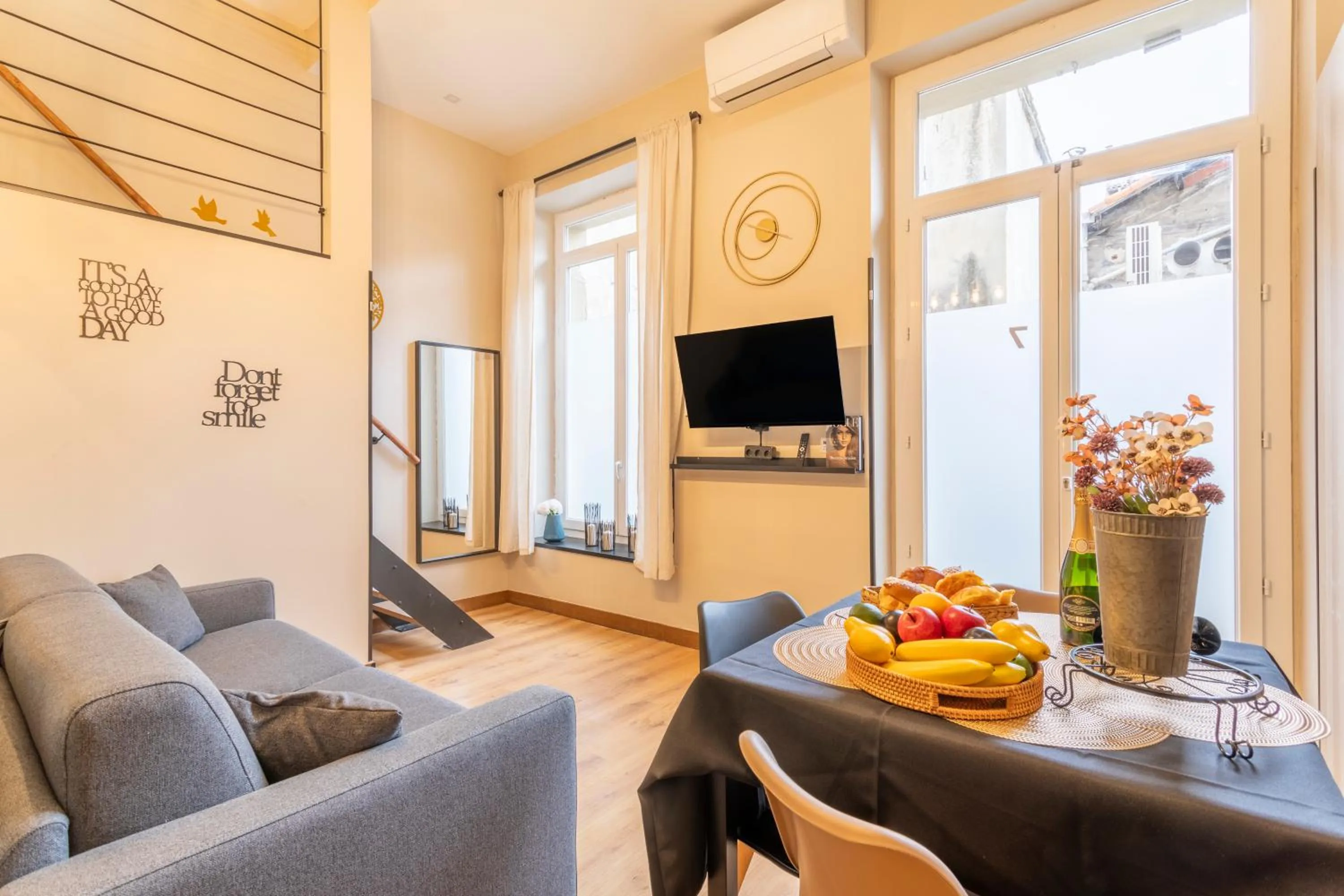 Communal lounge/ TV room in ADIRA Marseille Montgrand 2 étoiles