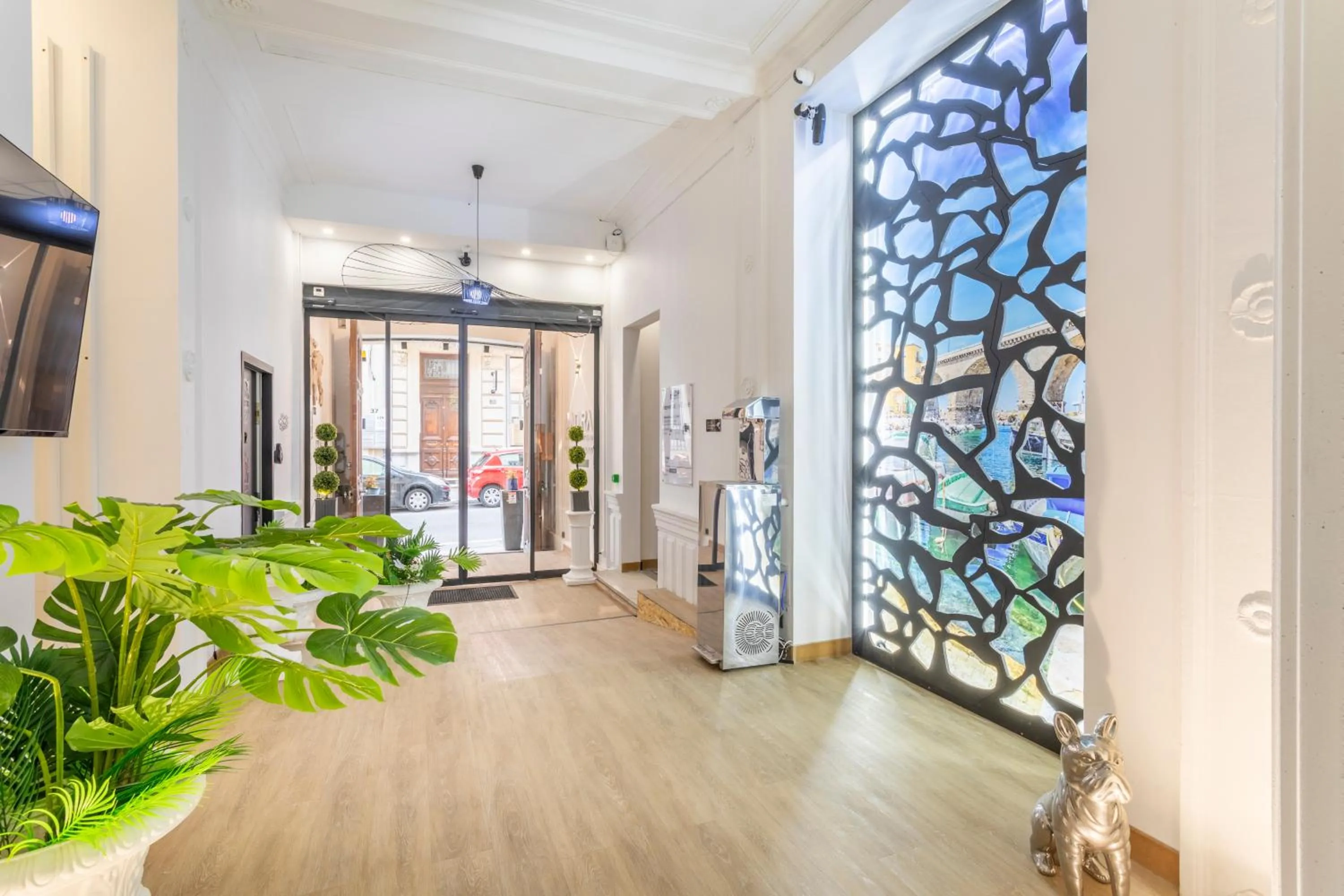 Property building in ADIRA Marseille Montgrand 2 étoiles