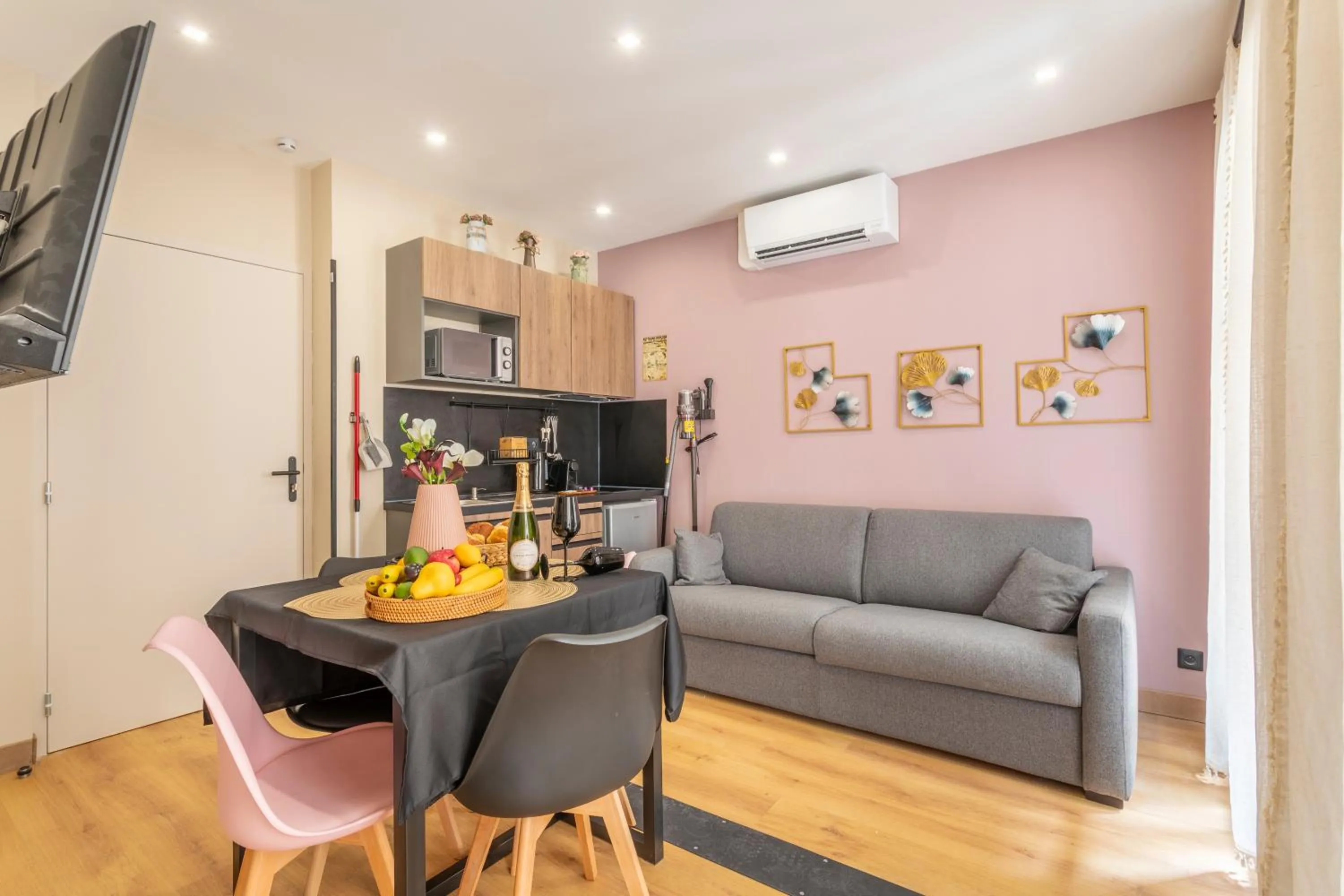 Communal lounge/ TV room in ADIRA Marseille Montgrand 2 étoiles