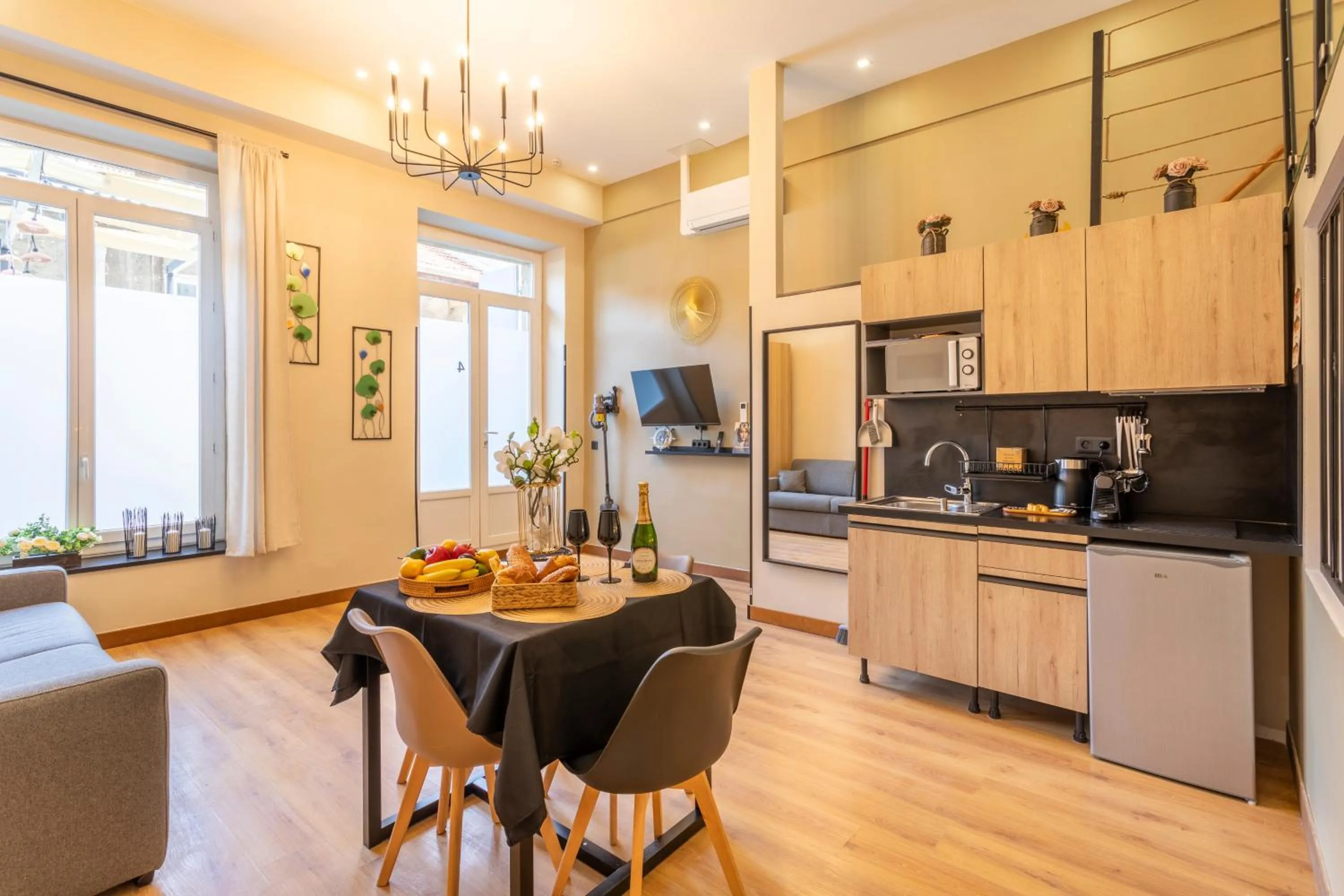 Coffee/tea facilities in ADIRA Marseille Montgrand 2 étoiles