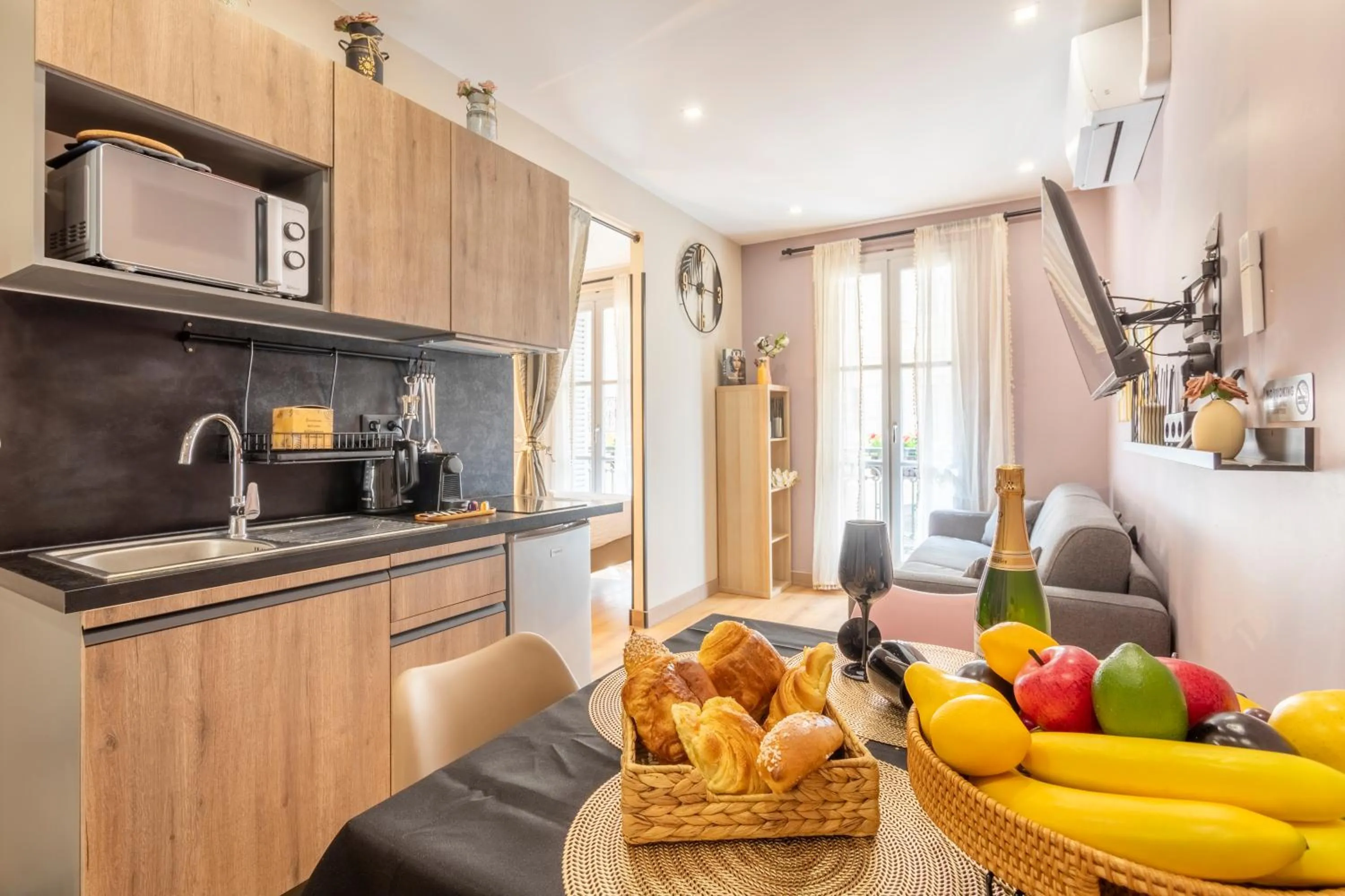 Coffee/tea facilities in ADIRA Marseille Montgrand 2 étoiles