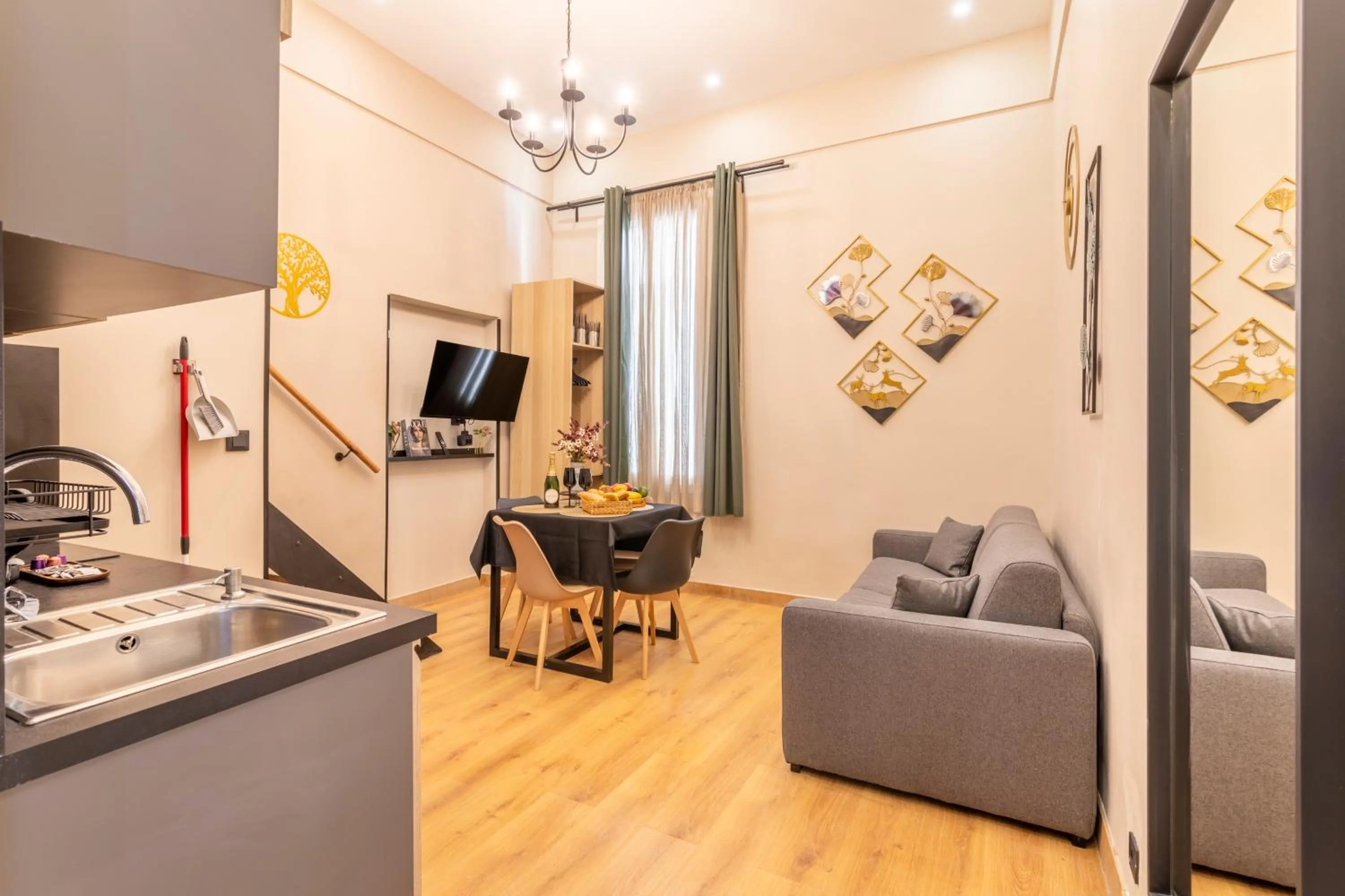 Communal lounge/ TV room in ADIRA Marseille Montgrand 2 étoiles