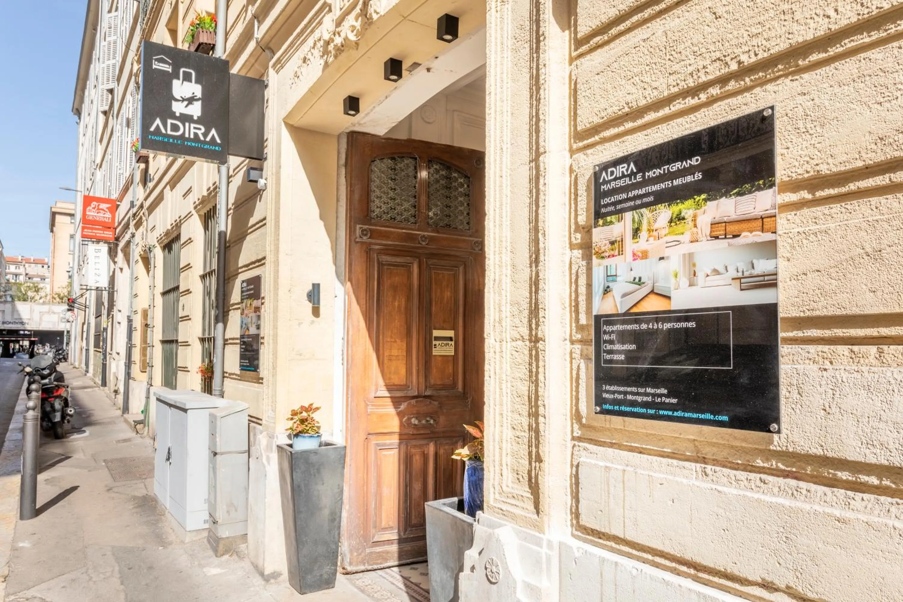 Property building in ADIRA Marseille Montgrand 2 étoiles