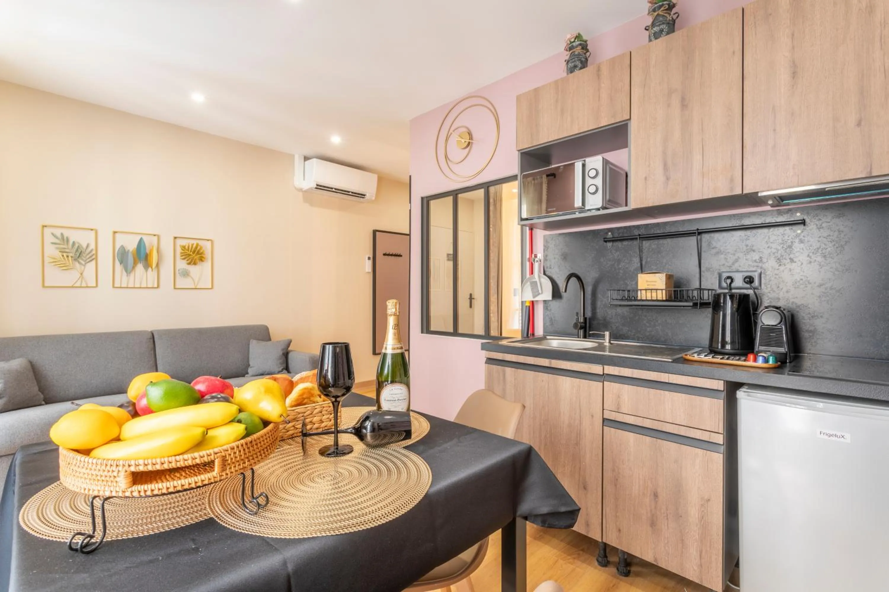 Coffee/tea facilities in ADIRA Marseille Montgrand 2 étoiles