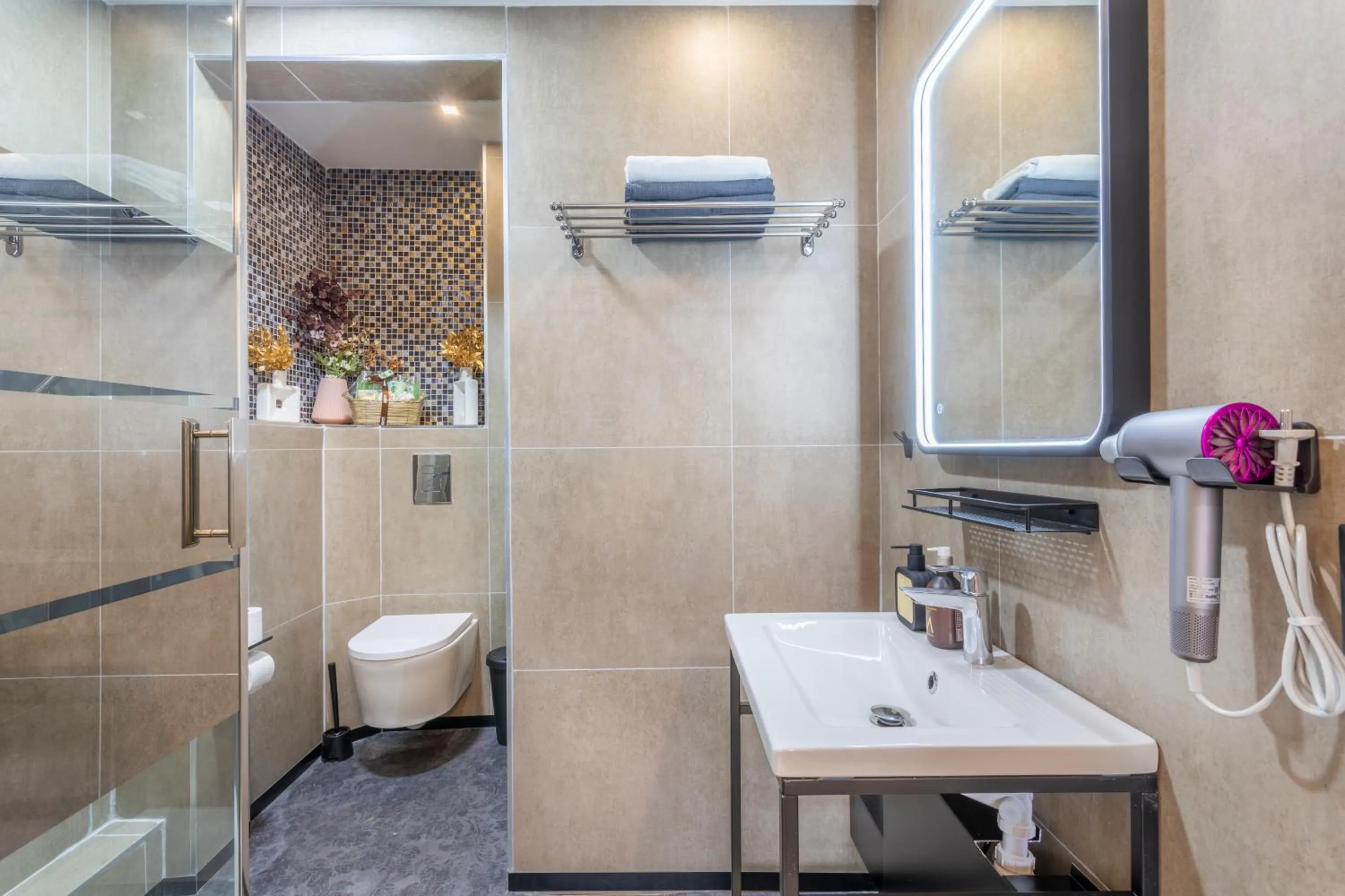 Toilet in ADIRA Marseille Montgrand 2 étoiles