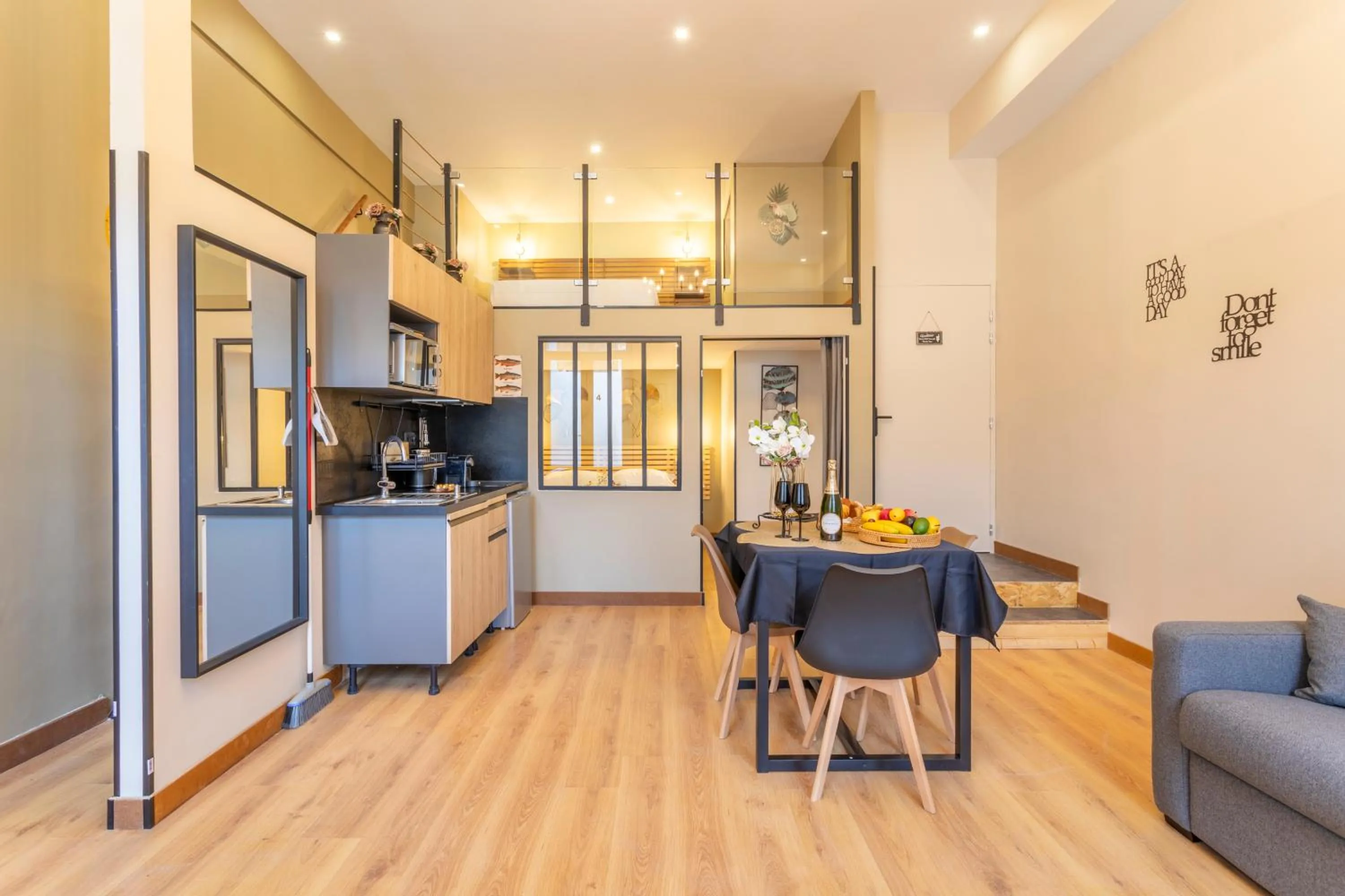 Kitchen or kitchenette in ADIRA Marseille Montgrand 2 étoiles