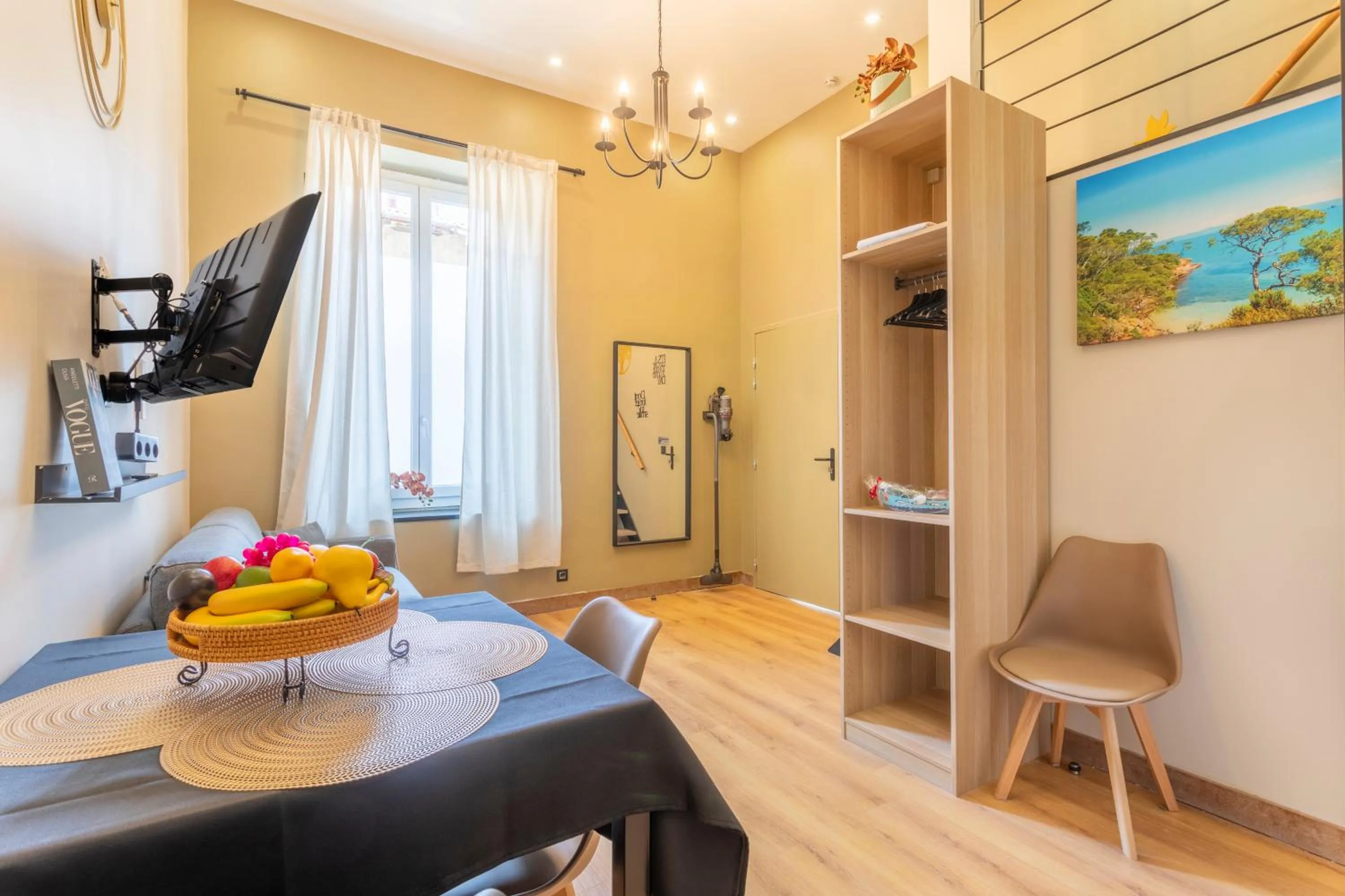 TV and multimedia in ADIRA Marseille Montgrand 2 étoiles