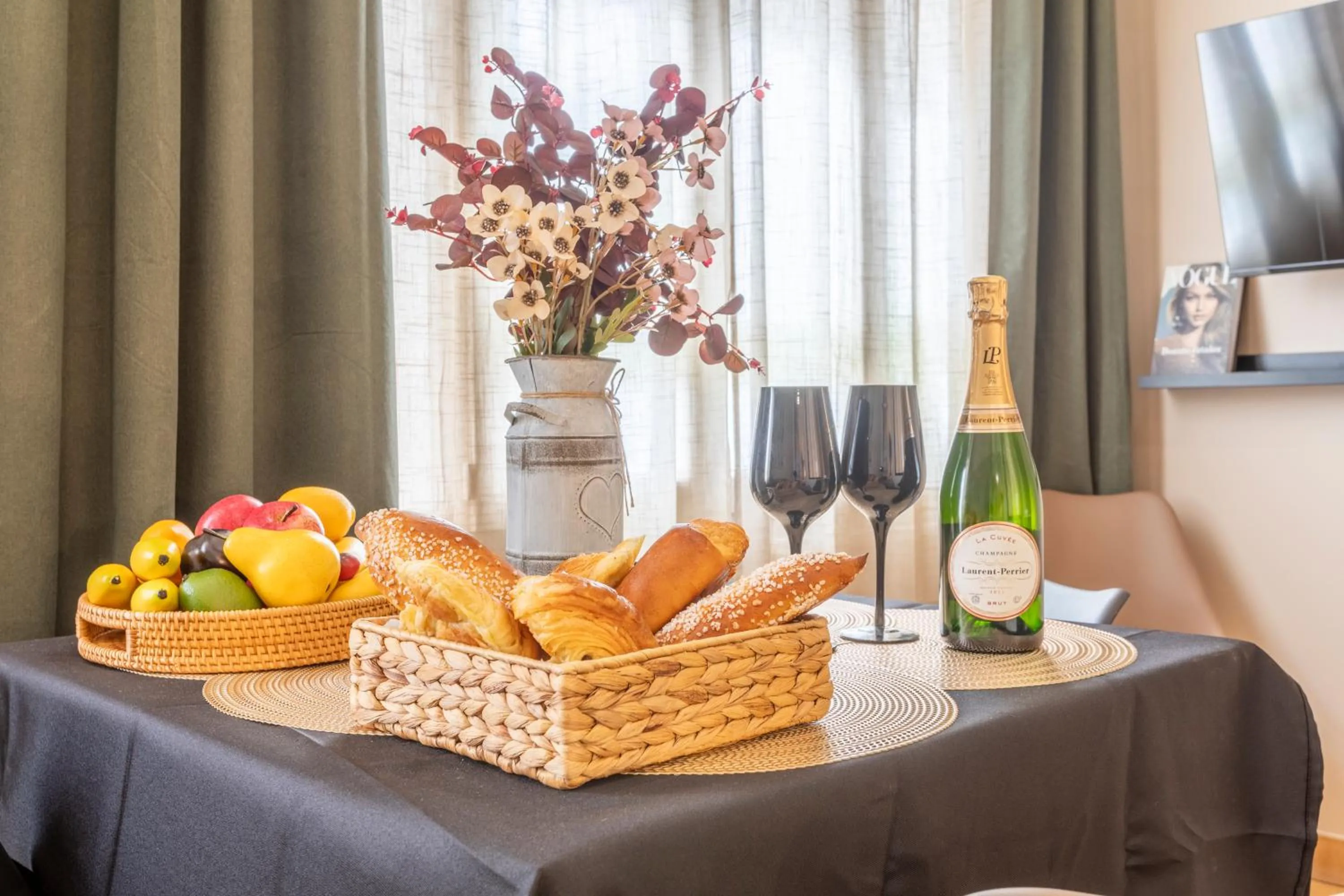 Food and drinks in ADIRA Marseille Montgrand 2 étoiles