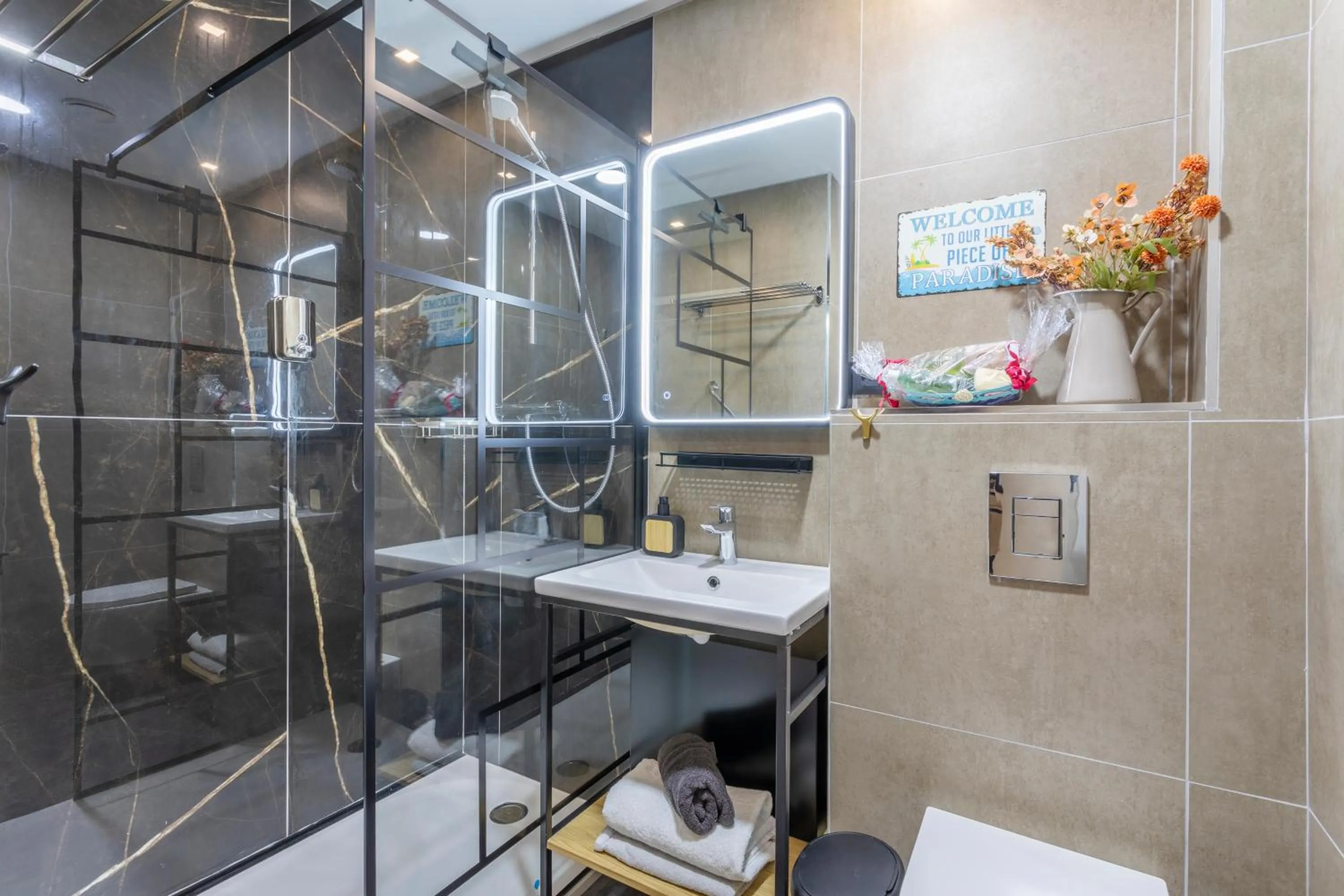 Bathroom in ADIRA Marseille Montgrand 2 étoiles