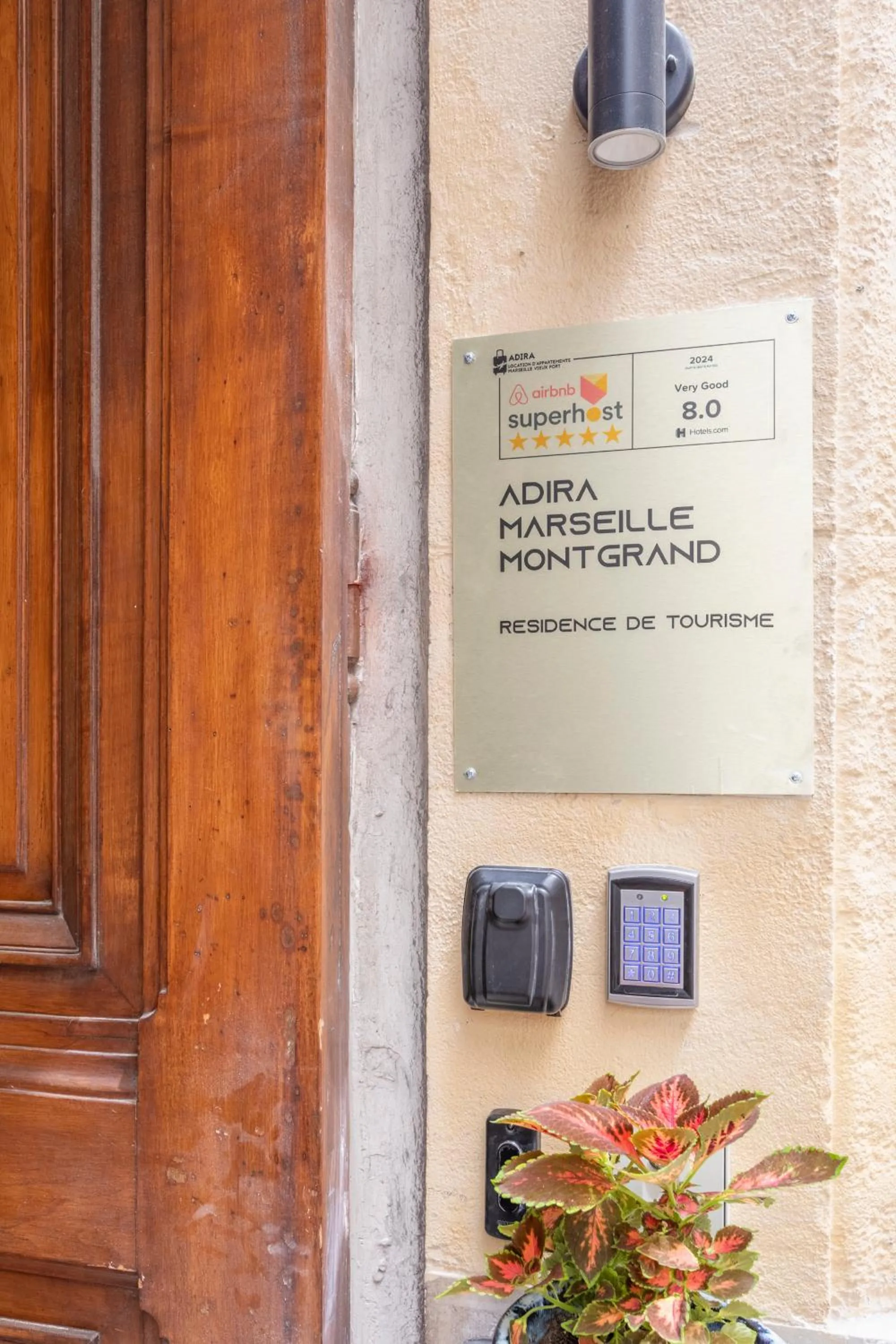 Property building in ADIRA Marseille Montgrand 2 étoiles