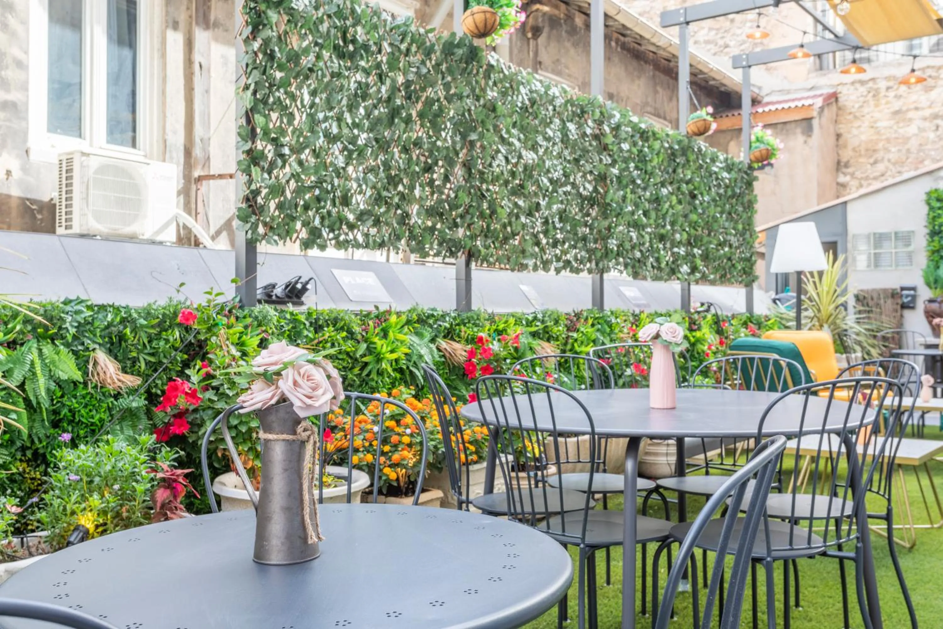 Property building in ADIRA Marseille Montgrand 2 étoiles