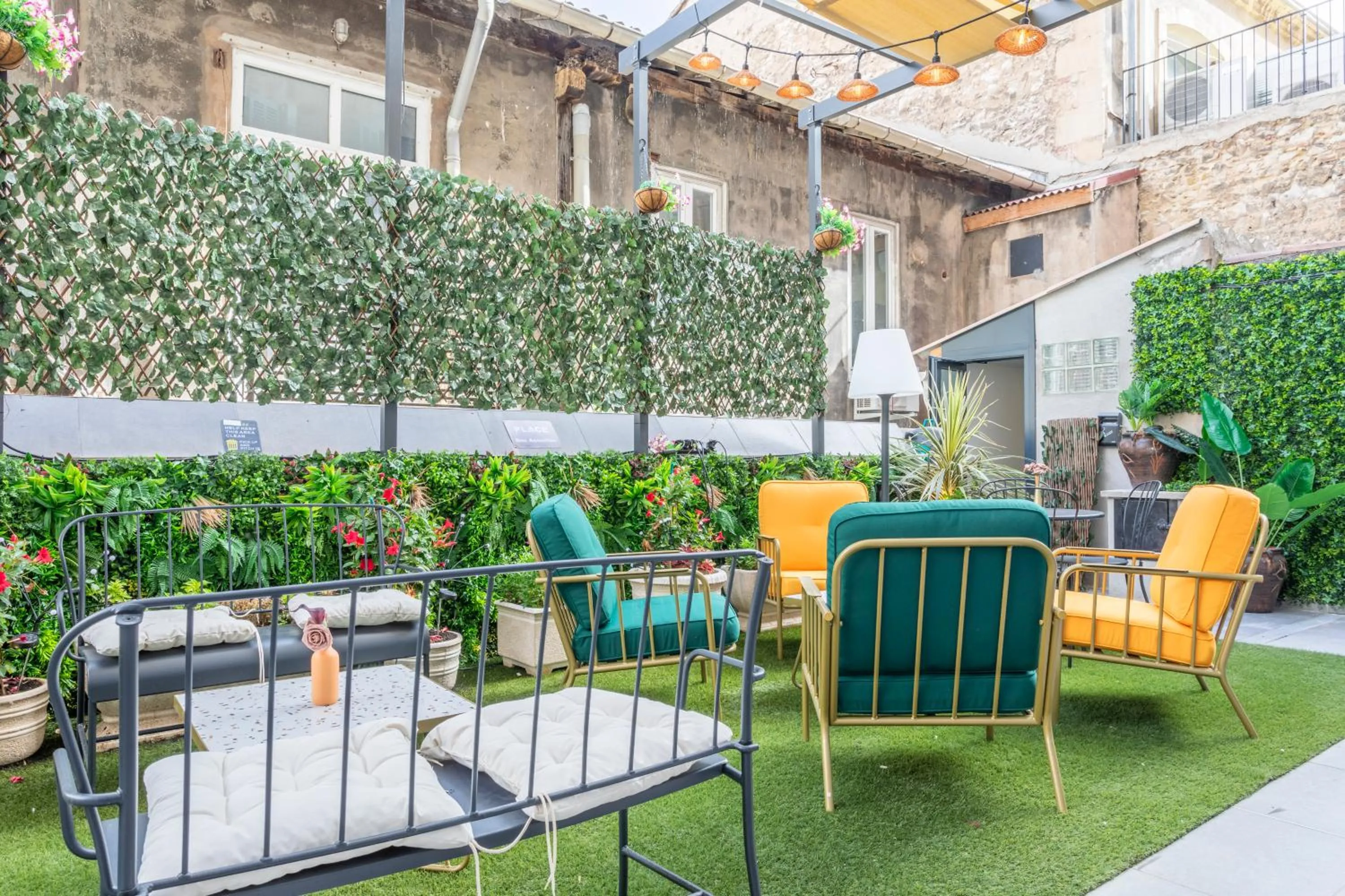 Property building in ADIRA Marseille Montgrand 2 étoiles