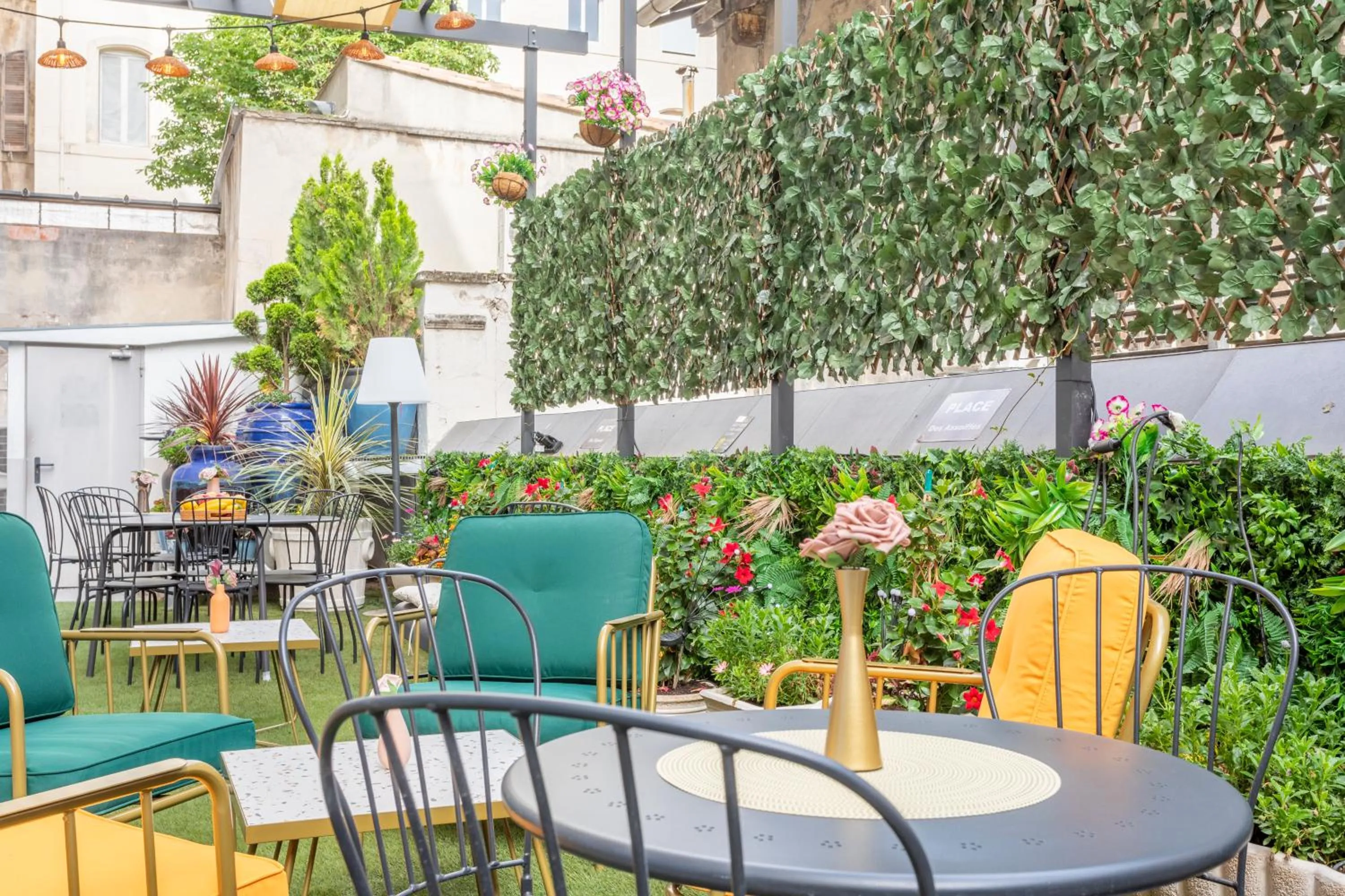 Property building in ADIRA Marseille Montgrand 2 étoiles