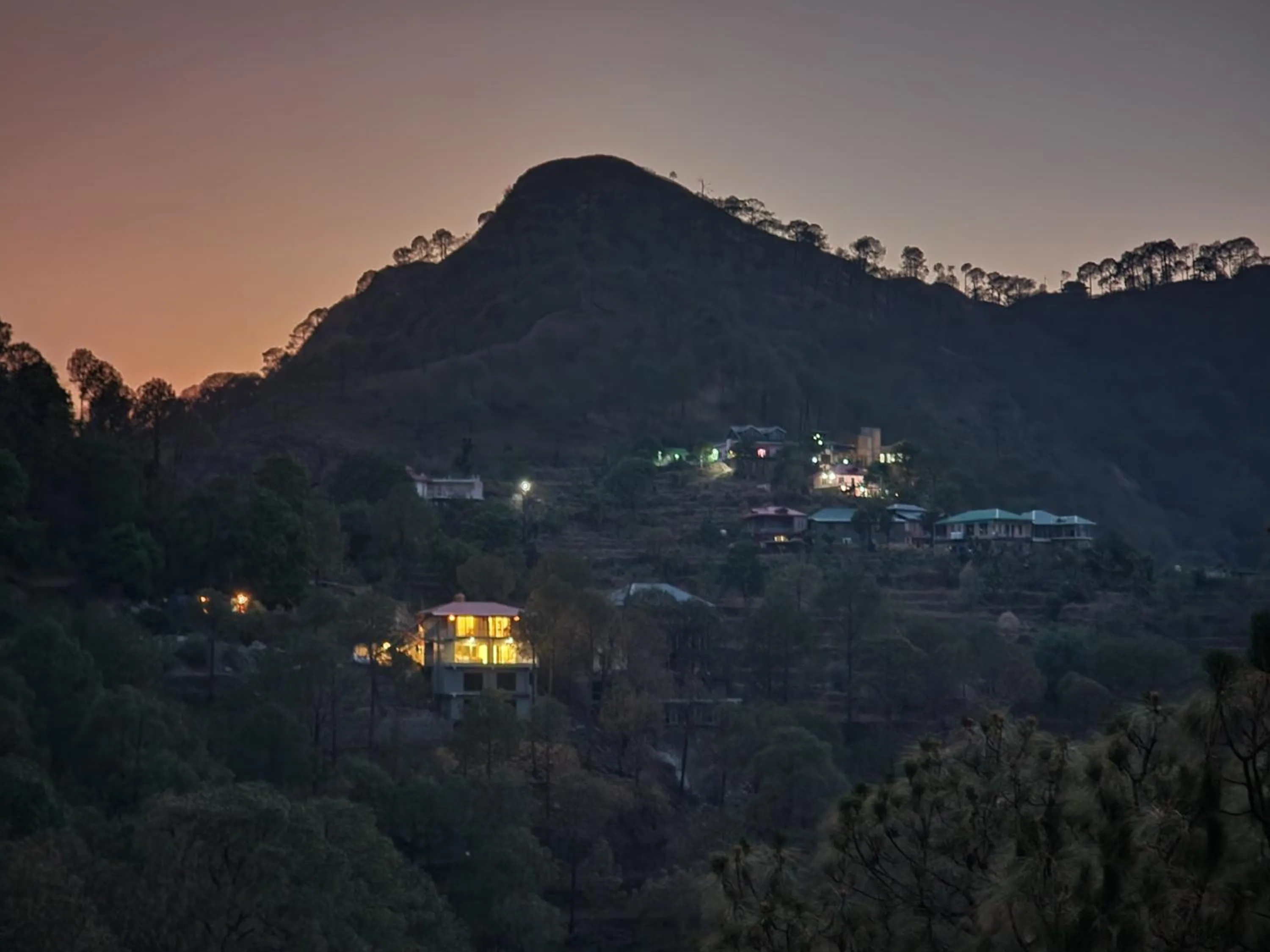 Mountain view in Pihu's Nest Kasauli