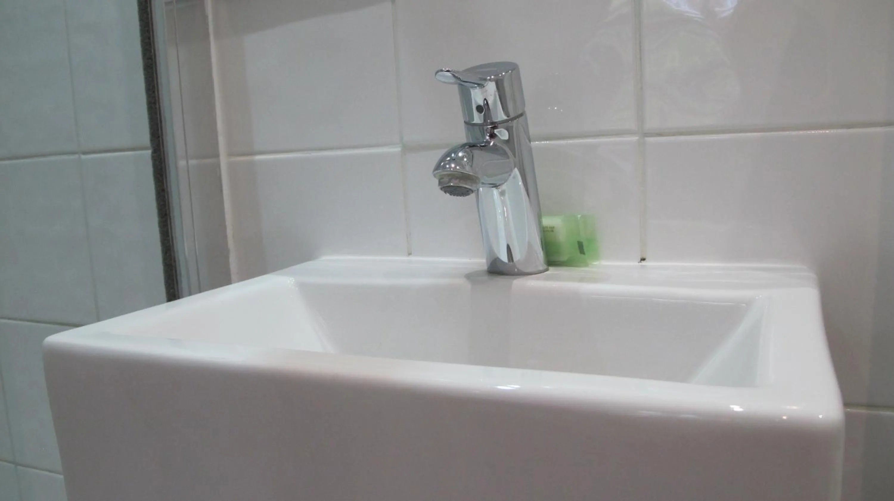 Toilet in Alhambra Hotel