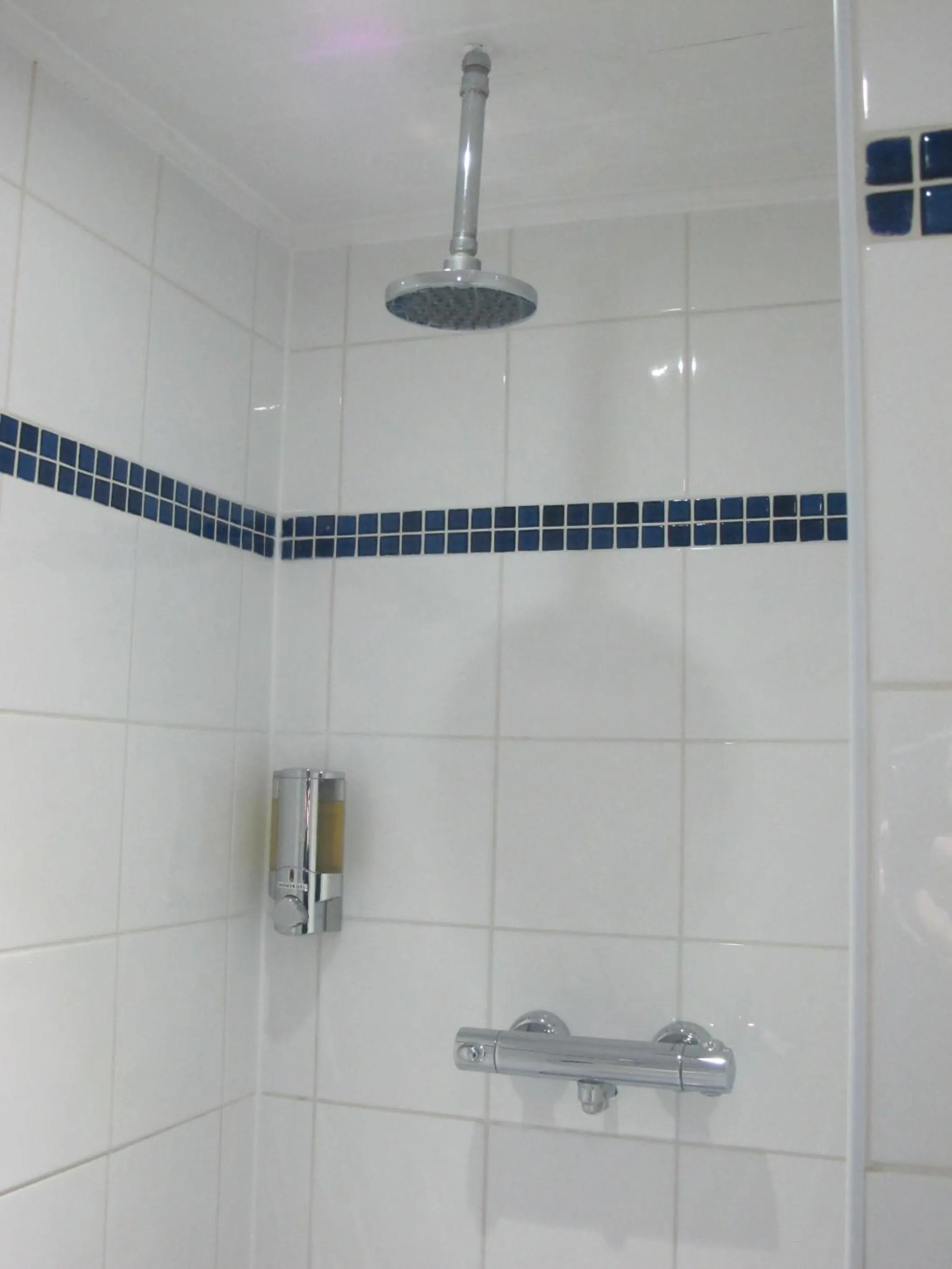 Shower in Alhambra Hotel