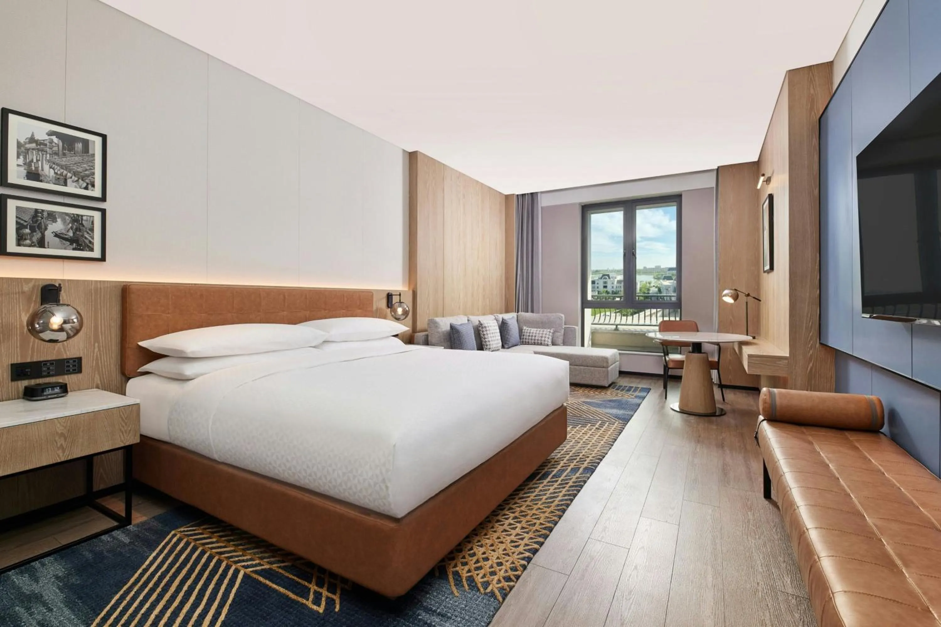 Photo of the whole room, Bed in Four Points by Sheraton Shanghai Fengjing