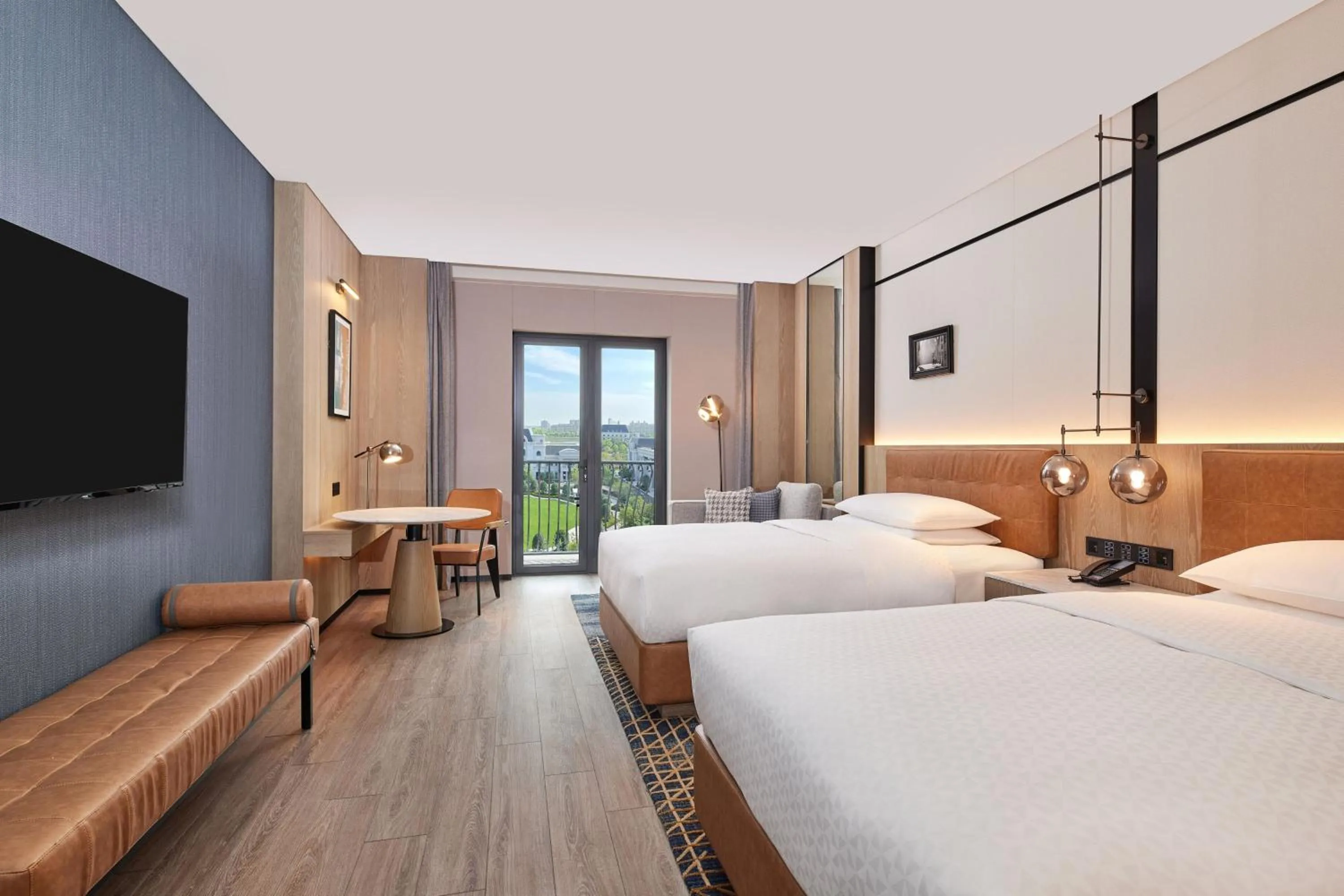 Photo of the whole room, Bed in Four Points by Sheraton Shanghai Fengjing