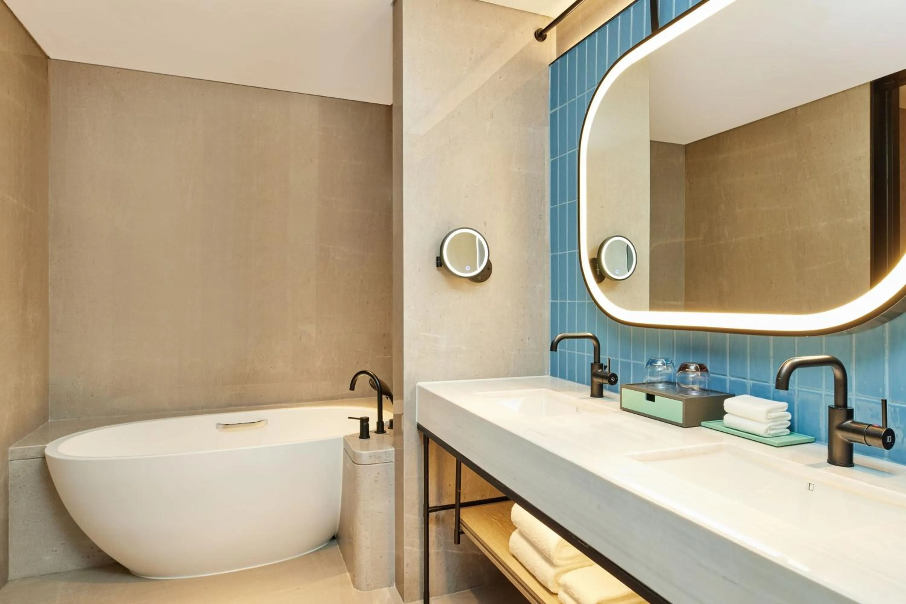 Photo of the whole room in Four Points by Sheraton Shanghai Fengjing