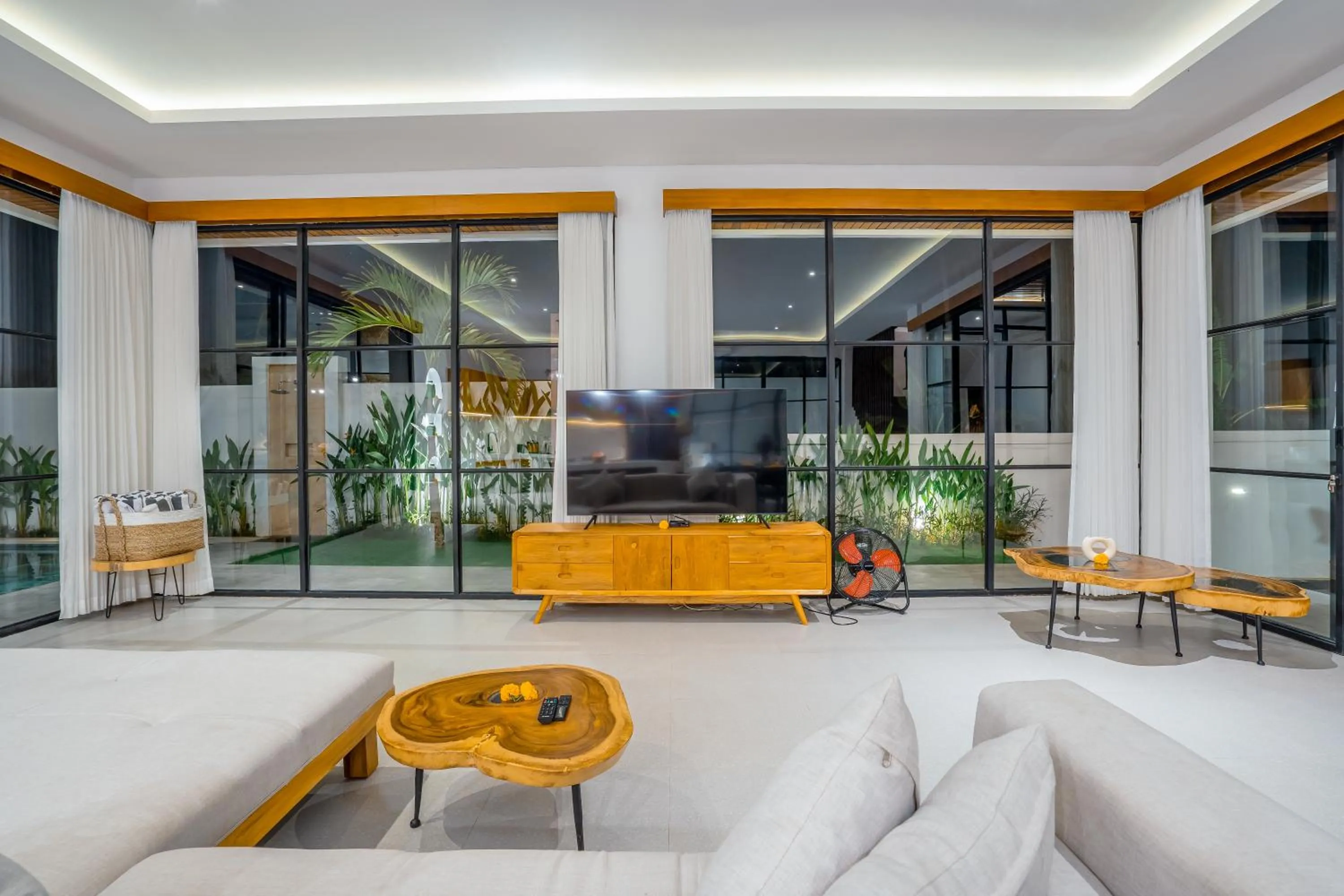 TV and multimedia in The Kaba Kaba Private Luxury Villa