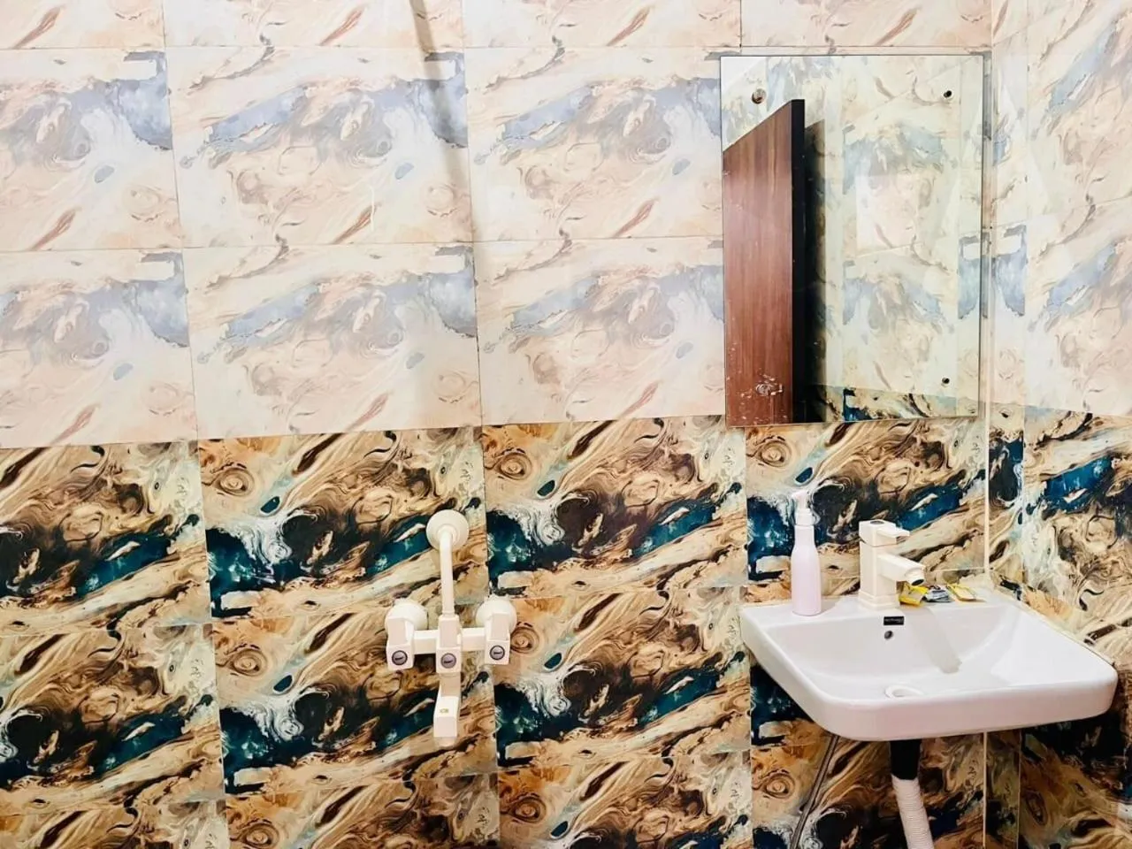 Toilet in Hotel Hari Kripa Dham Near Prem Mandir By HRG