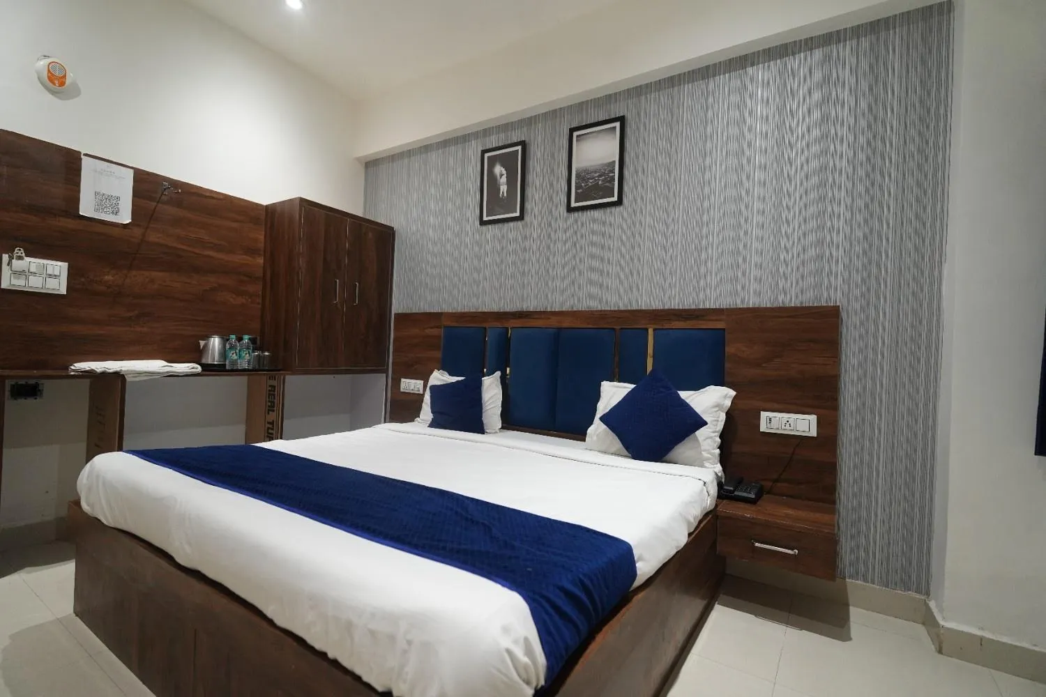 Bed in Hotel Hari Kripa Dham Near Prem Mandir By HRG
