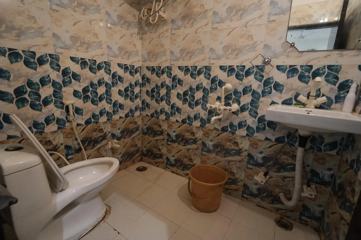 Shower in Hotel Hari Kripa Dham Near Prem Mandir By HRG