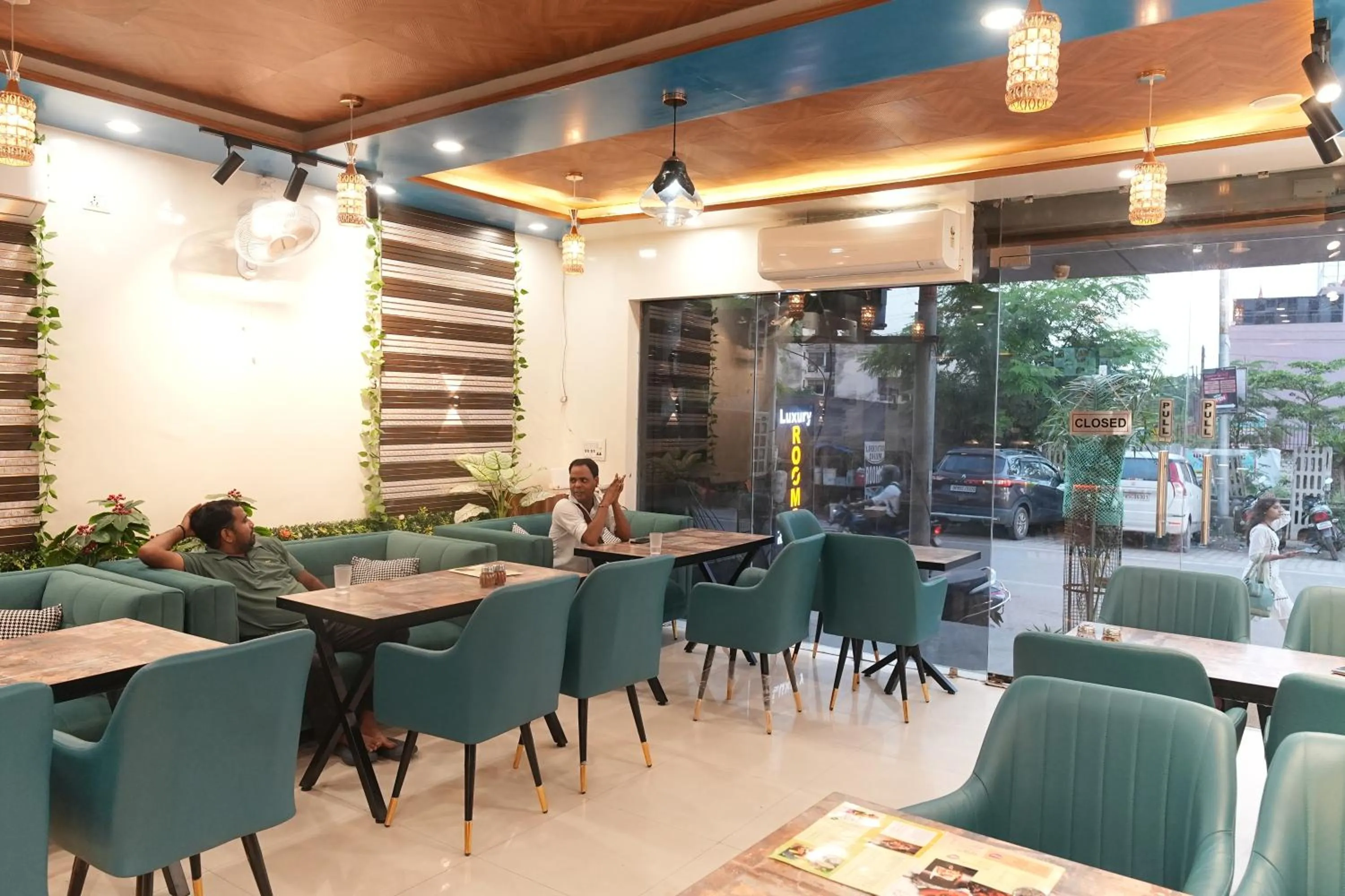 Restaurant/places to eat in Hotel Hari Kripa Dham Near Prem Mandir By HRG