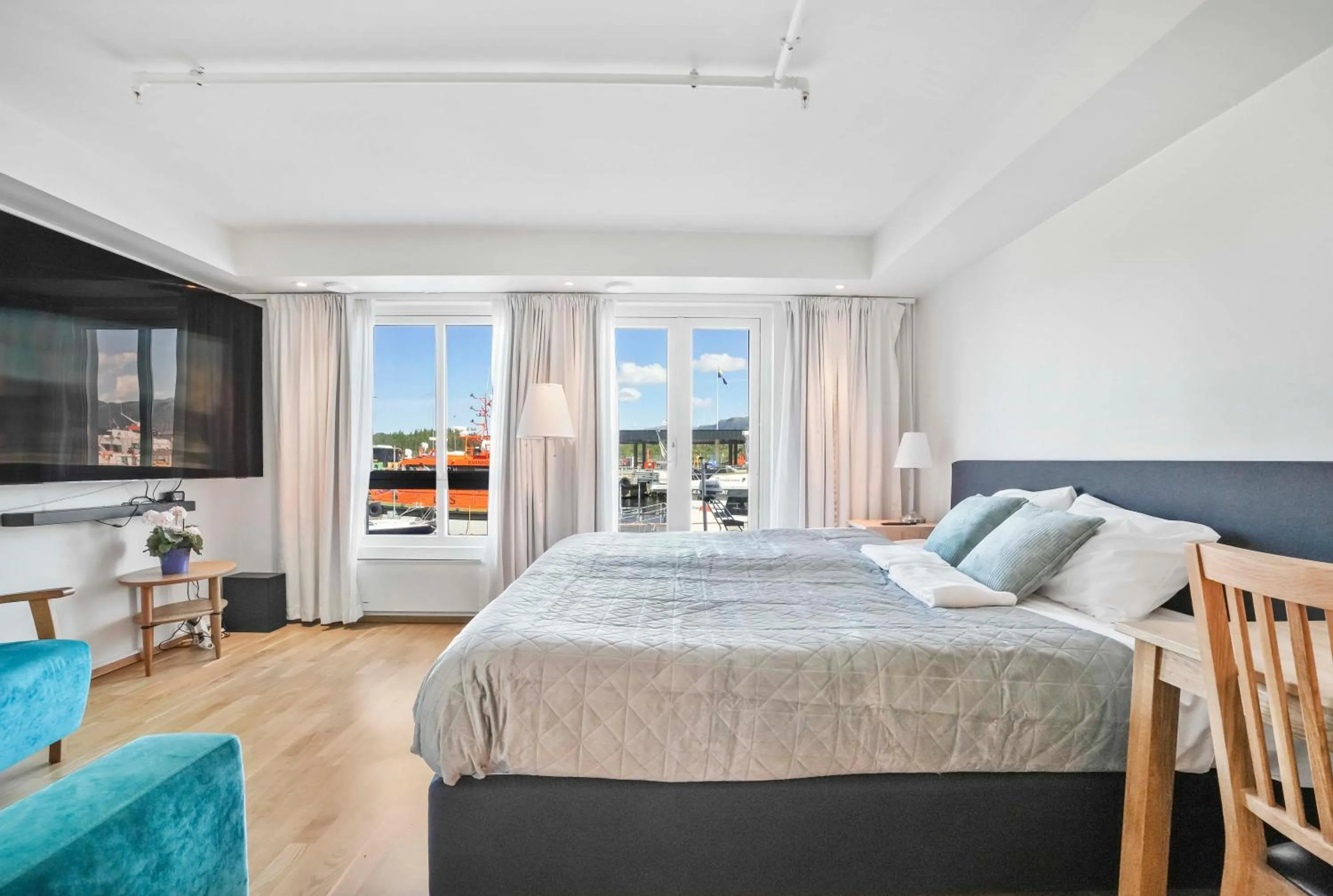 Bed in Florø Apartments Hotell