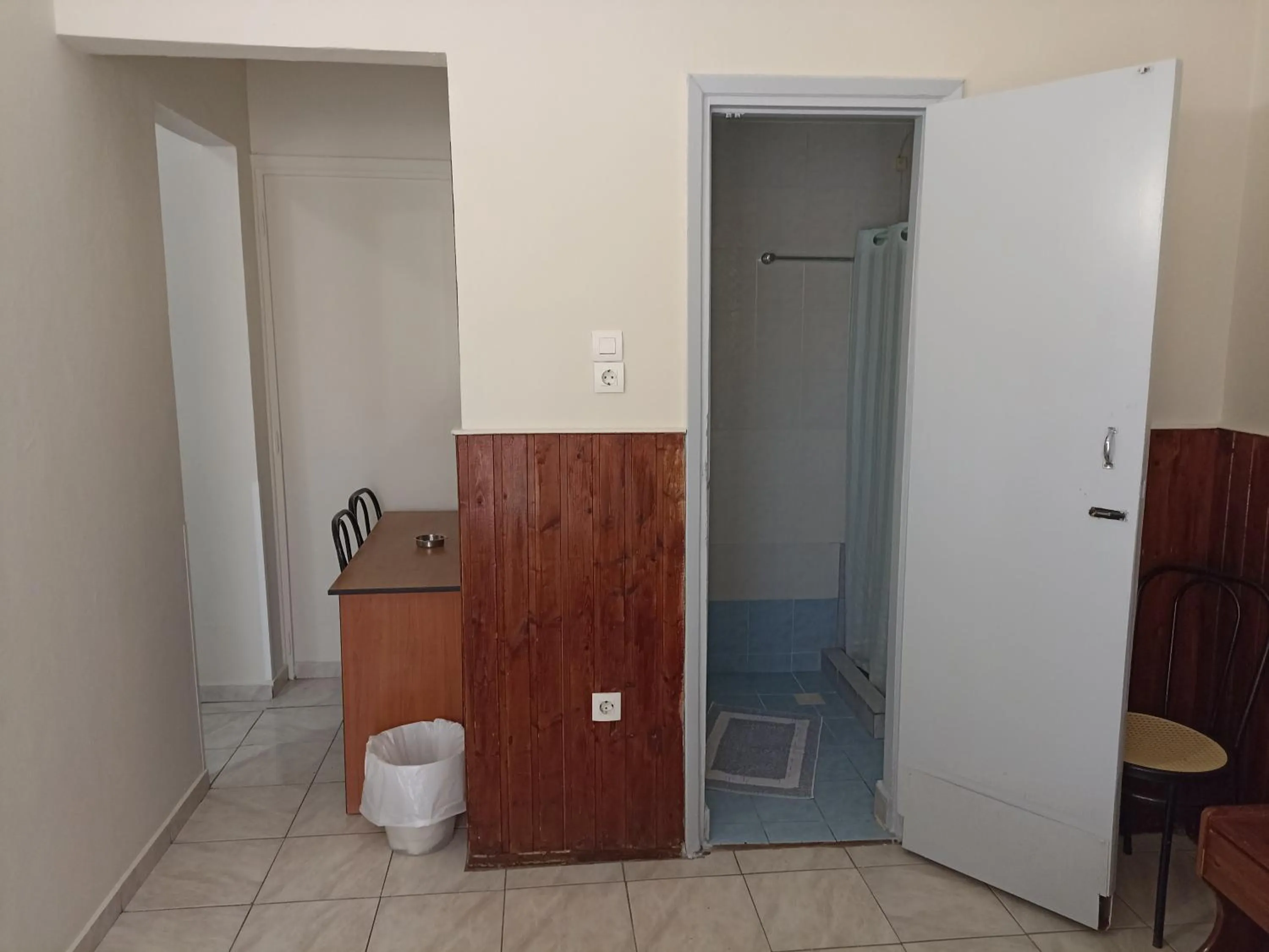 Photo of the whole room in Elite Hotel