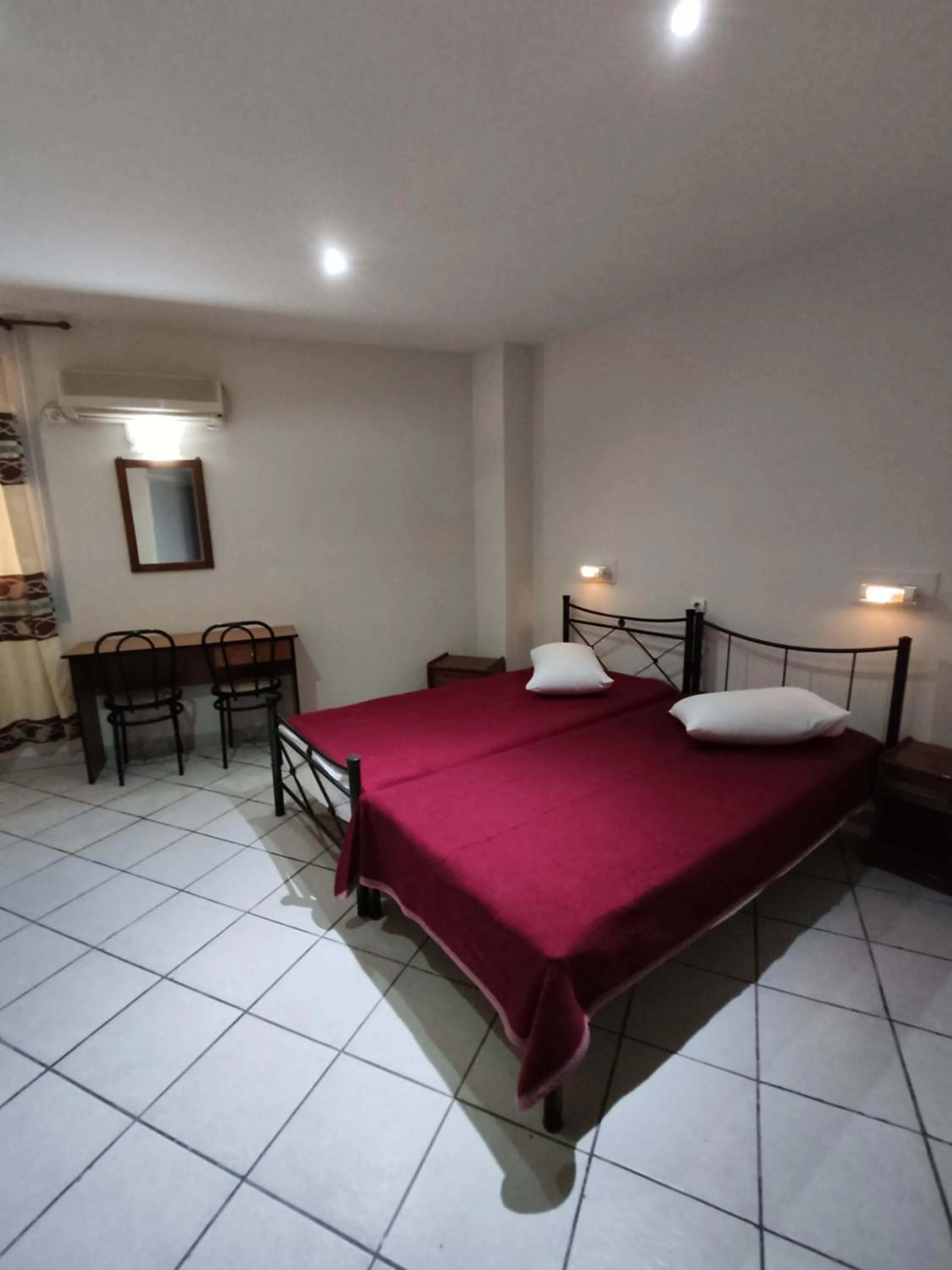 Photo of the whole room, Bed in Elite Hotel