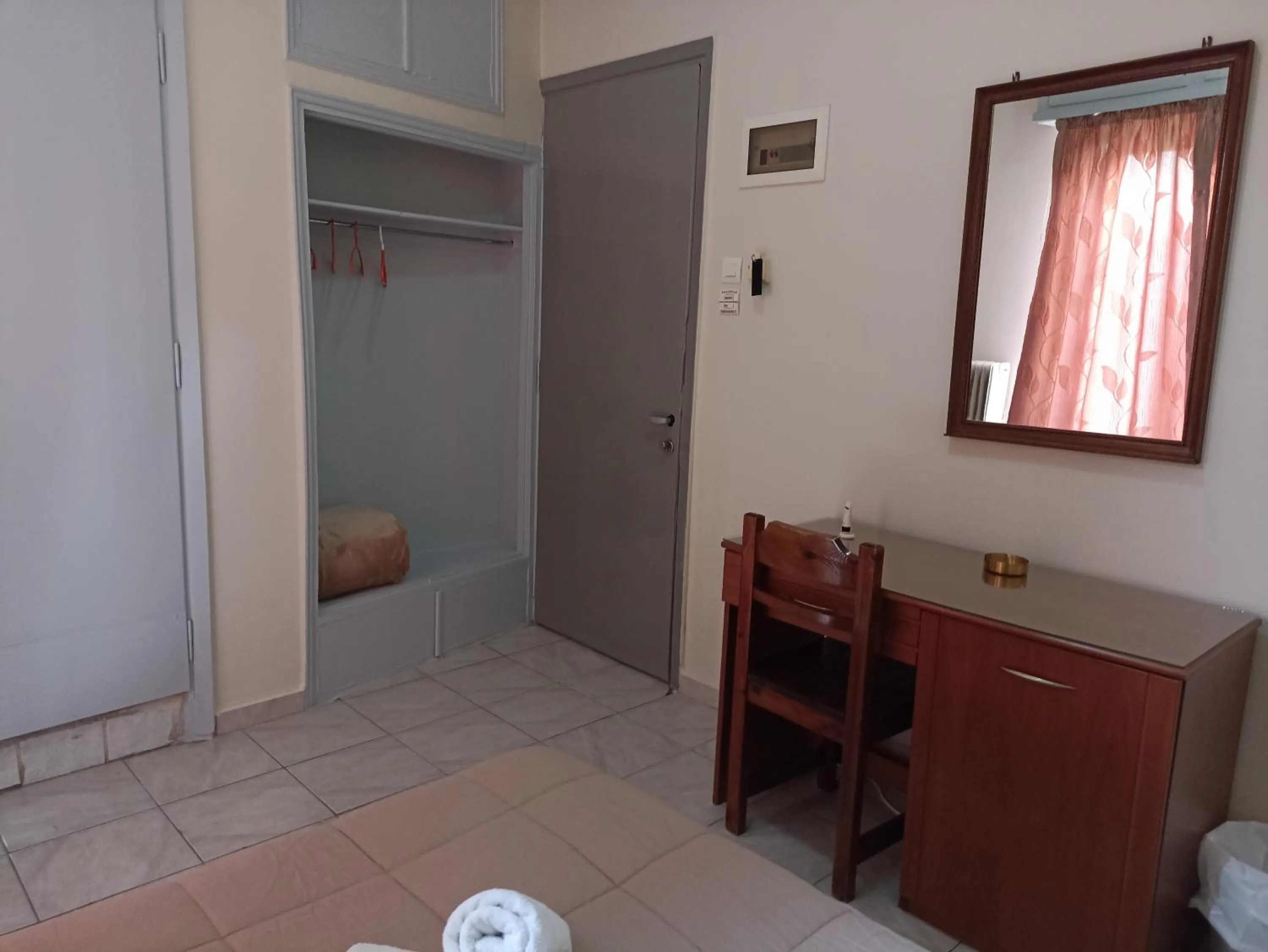 Photo of the whole room in Elite Hotel