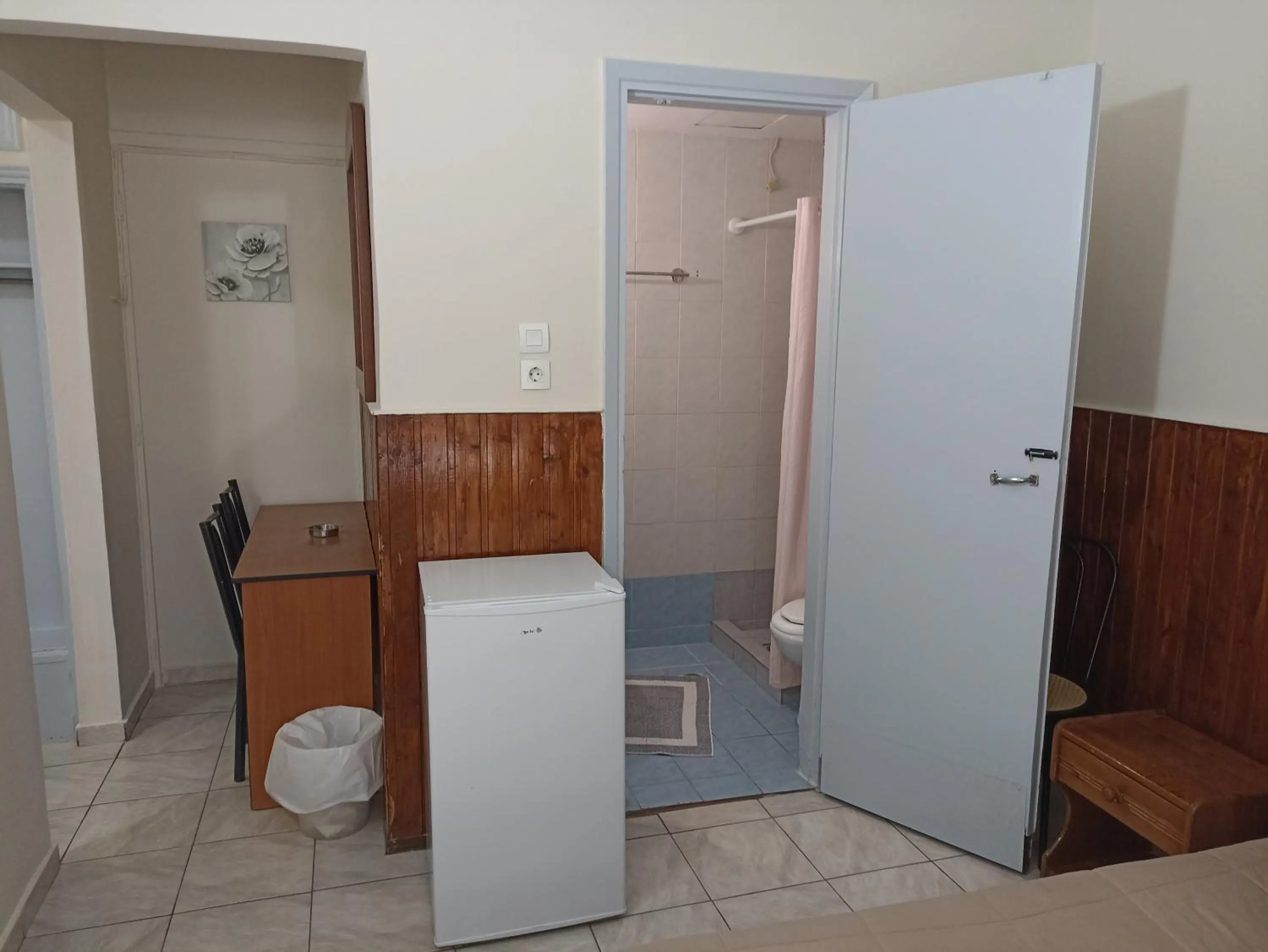 Photo of the whole room in Elite Hotel