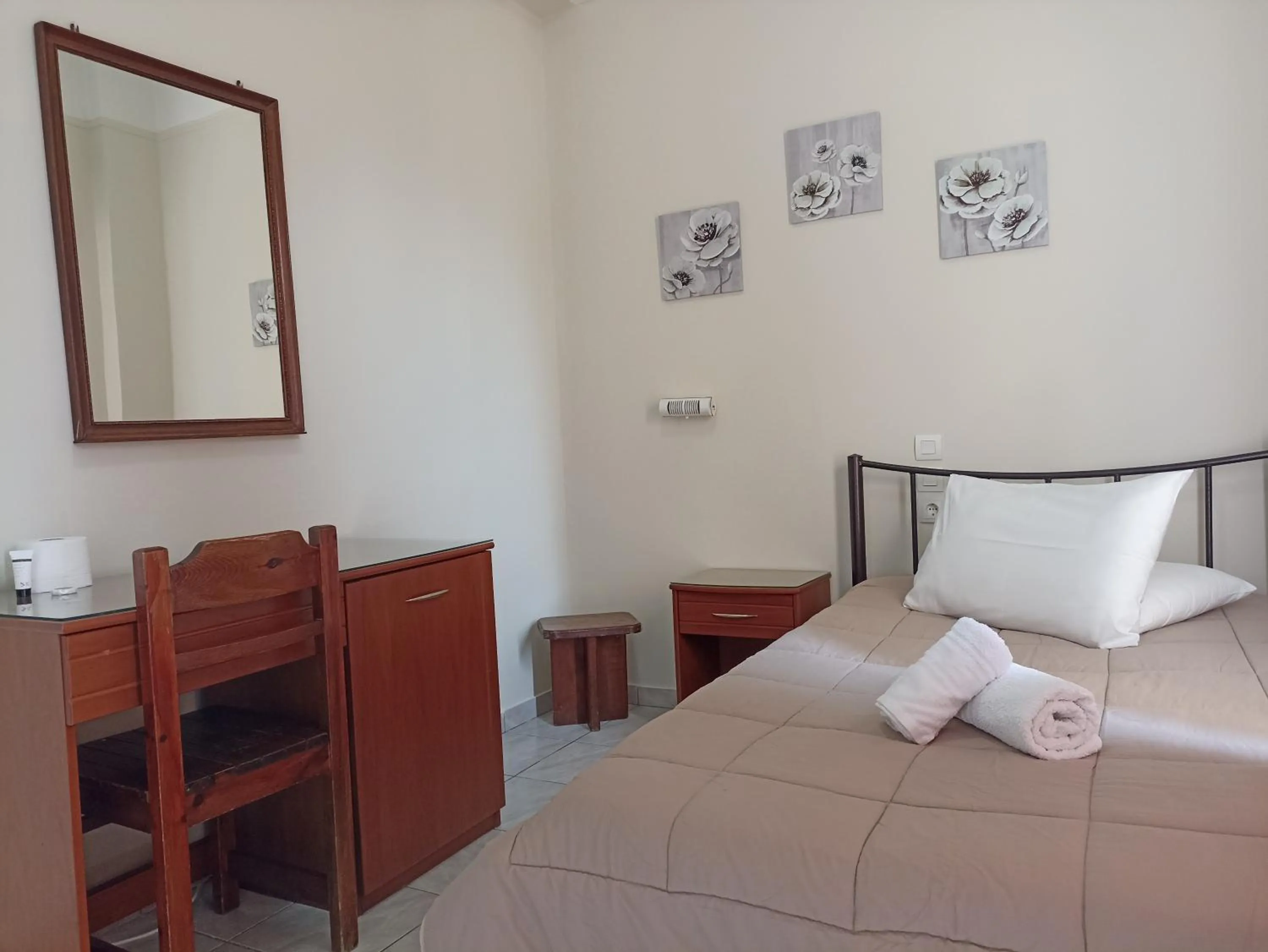 Photo of the whole room, Bed in Elite Hotel