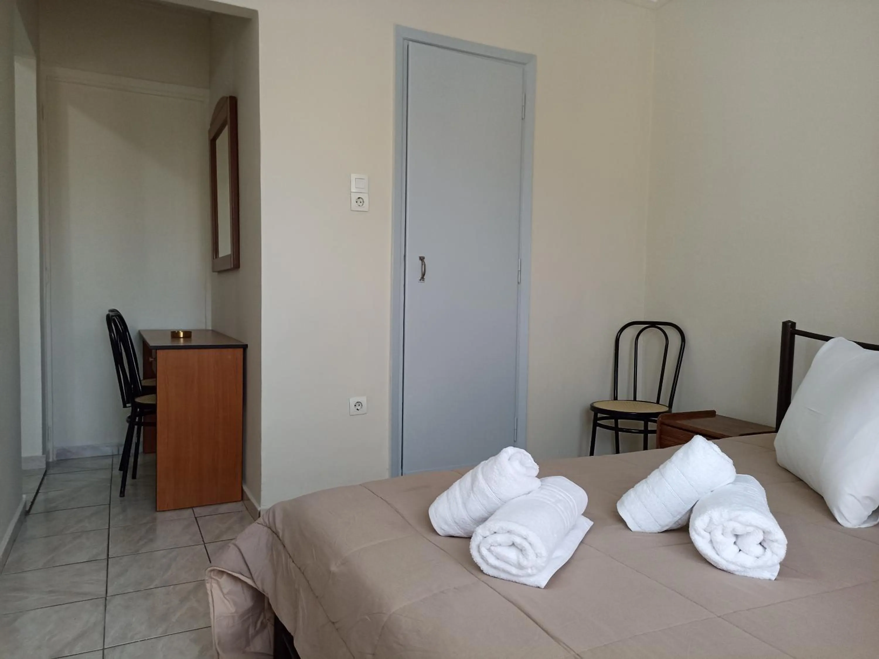 Photo of the whole room, Bed in Elite Hotel