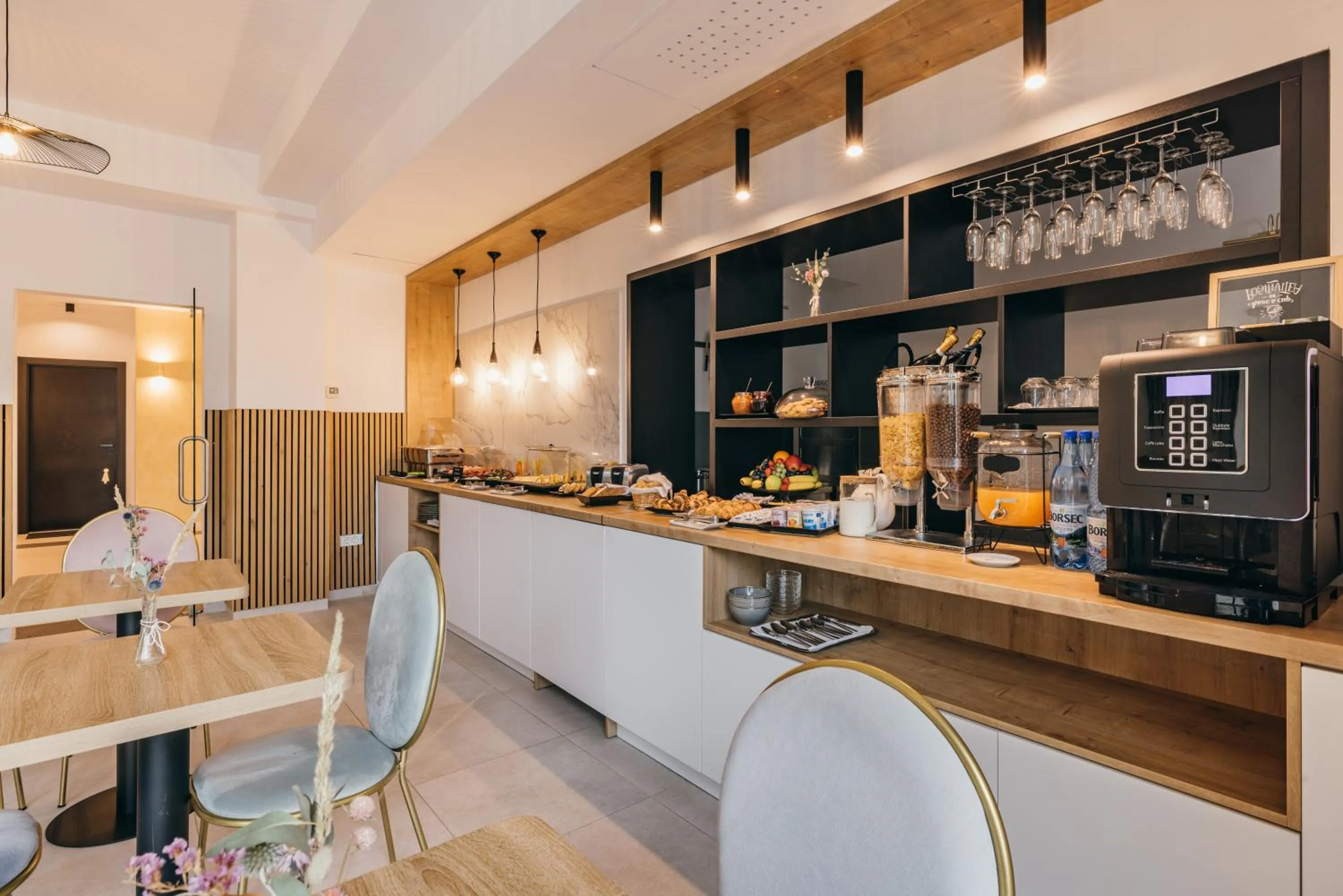 Dining area in HOTEL AGORA Mures