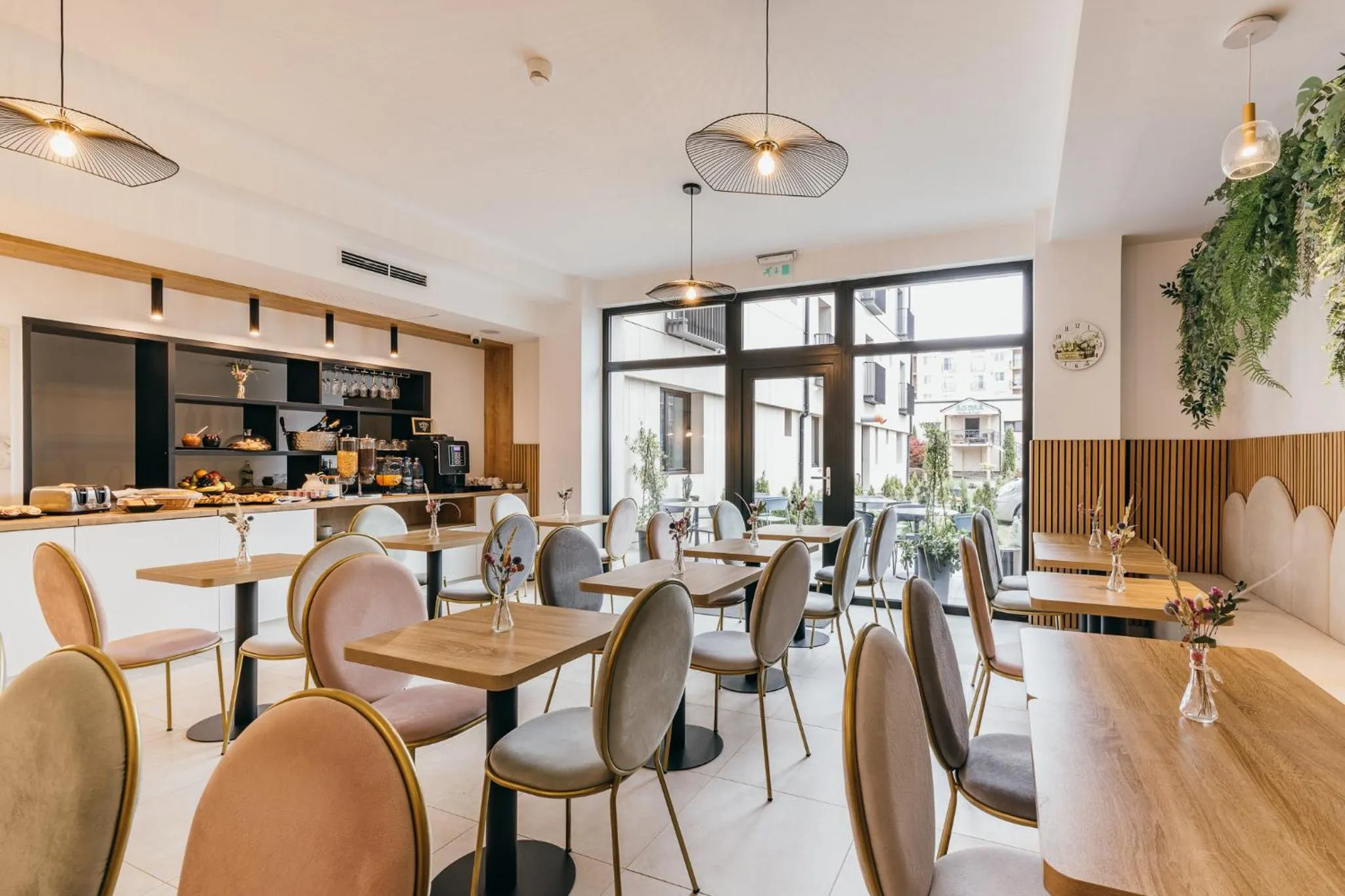 Restaurant/places to eat in HOTEL AGORA Mures