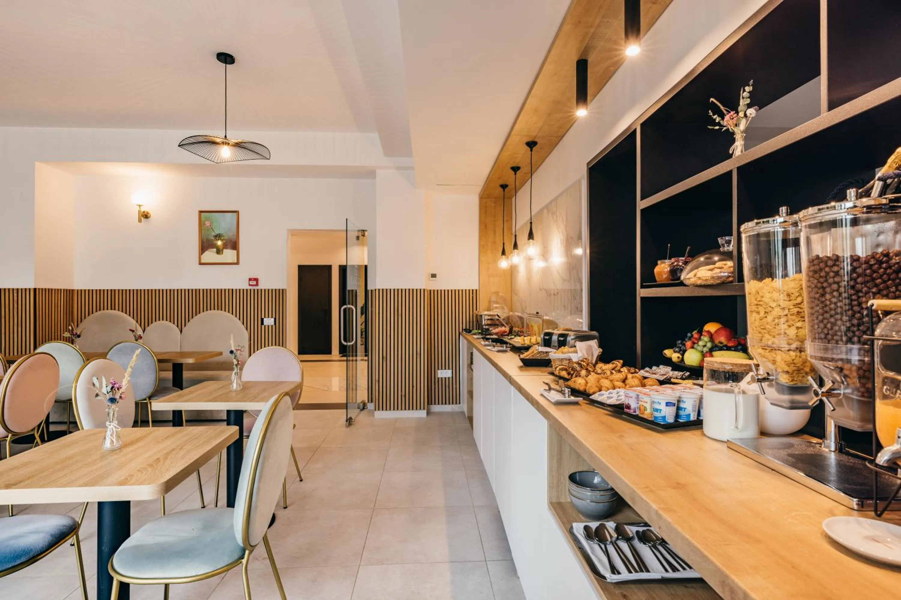 Food and drinks in HOTEL AGORA Mures