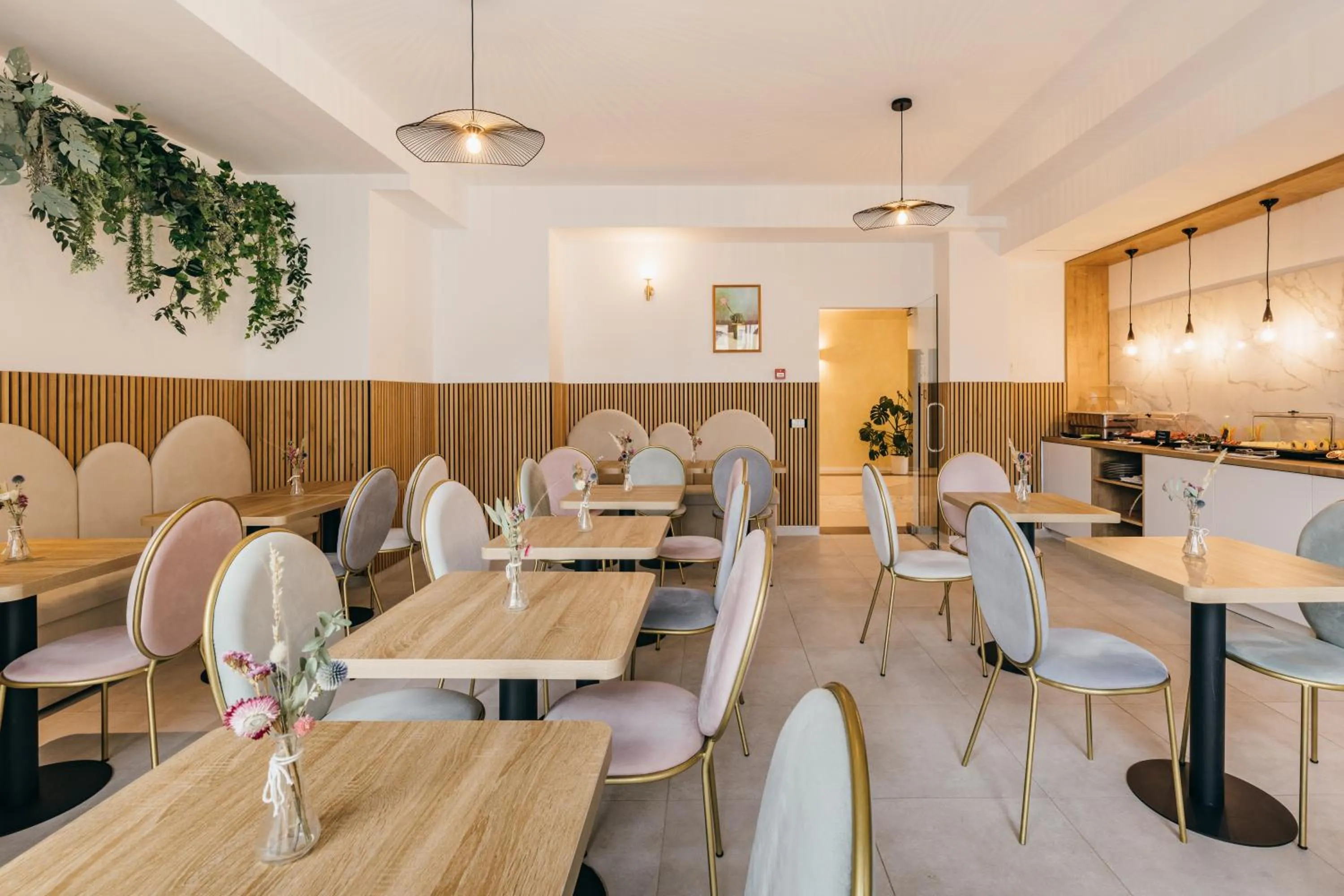 Restaurant/places to eat in HOTEL AGORA Mures