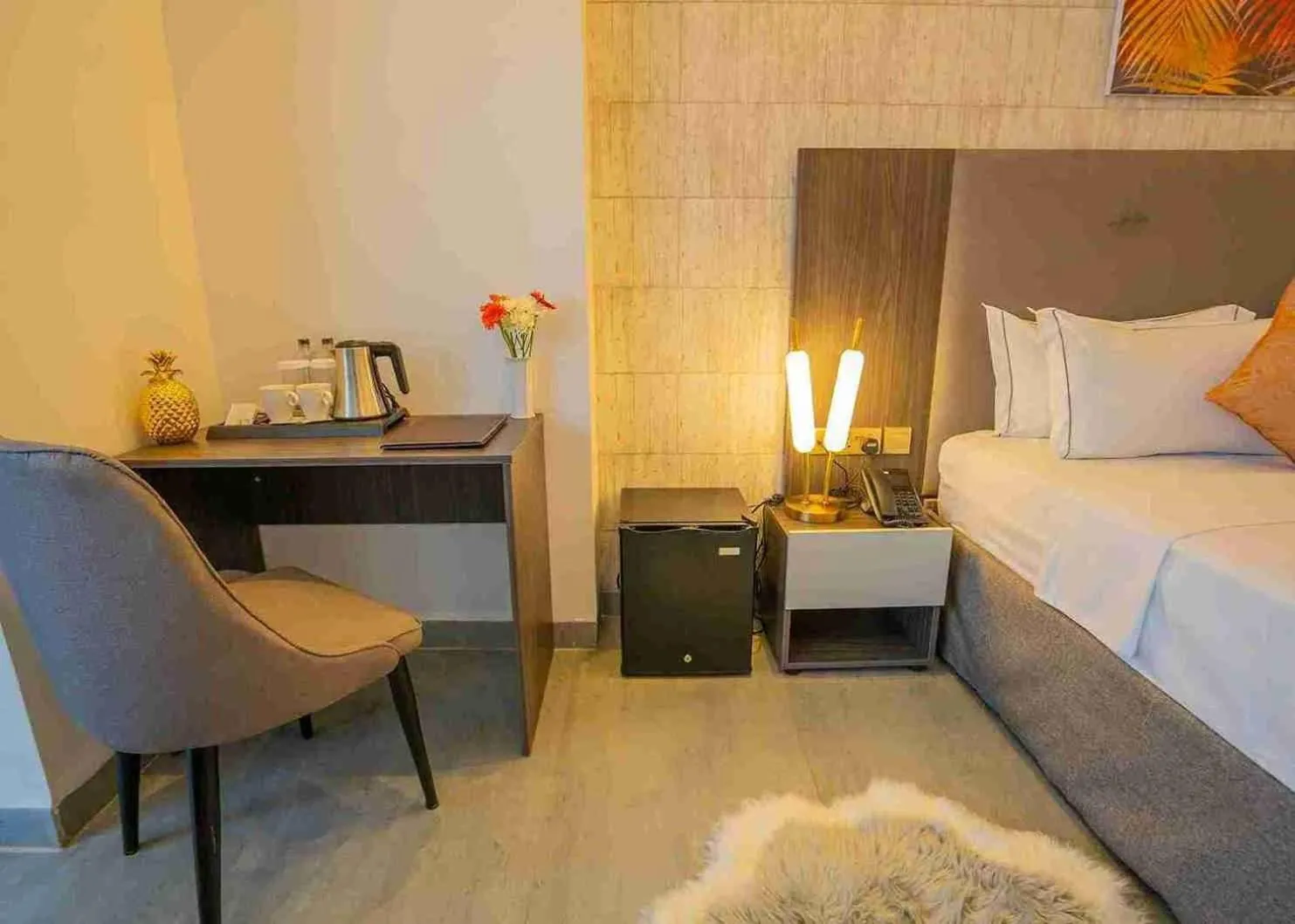 Kitchen or kitchenette, Bed in Baraka Tower Hotel