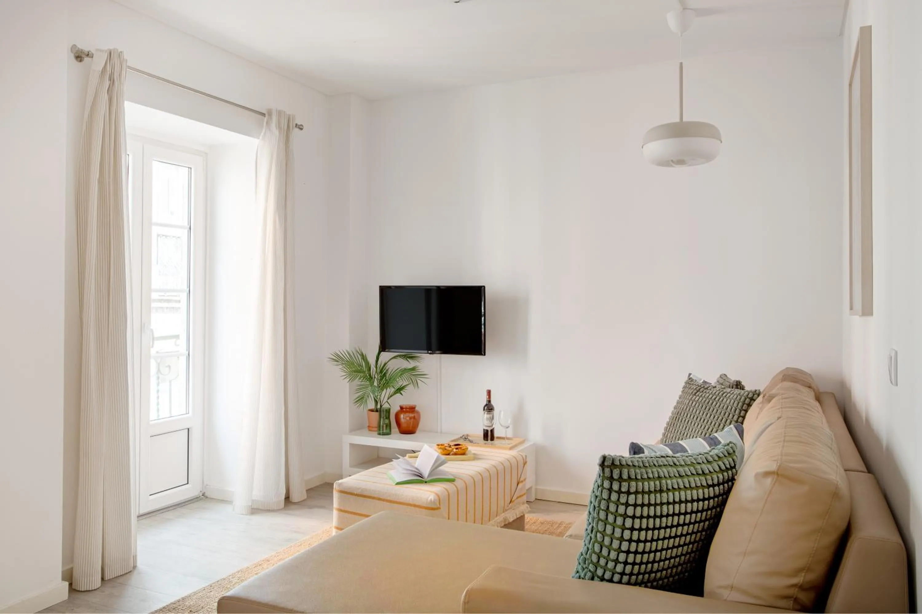TV and multimedia in Atalaia Prime Apartments at Bairro Alto