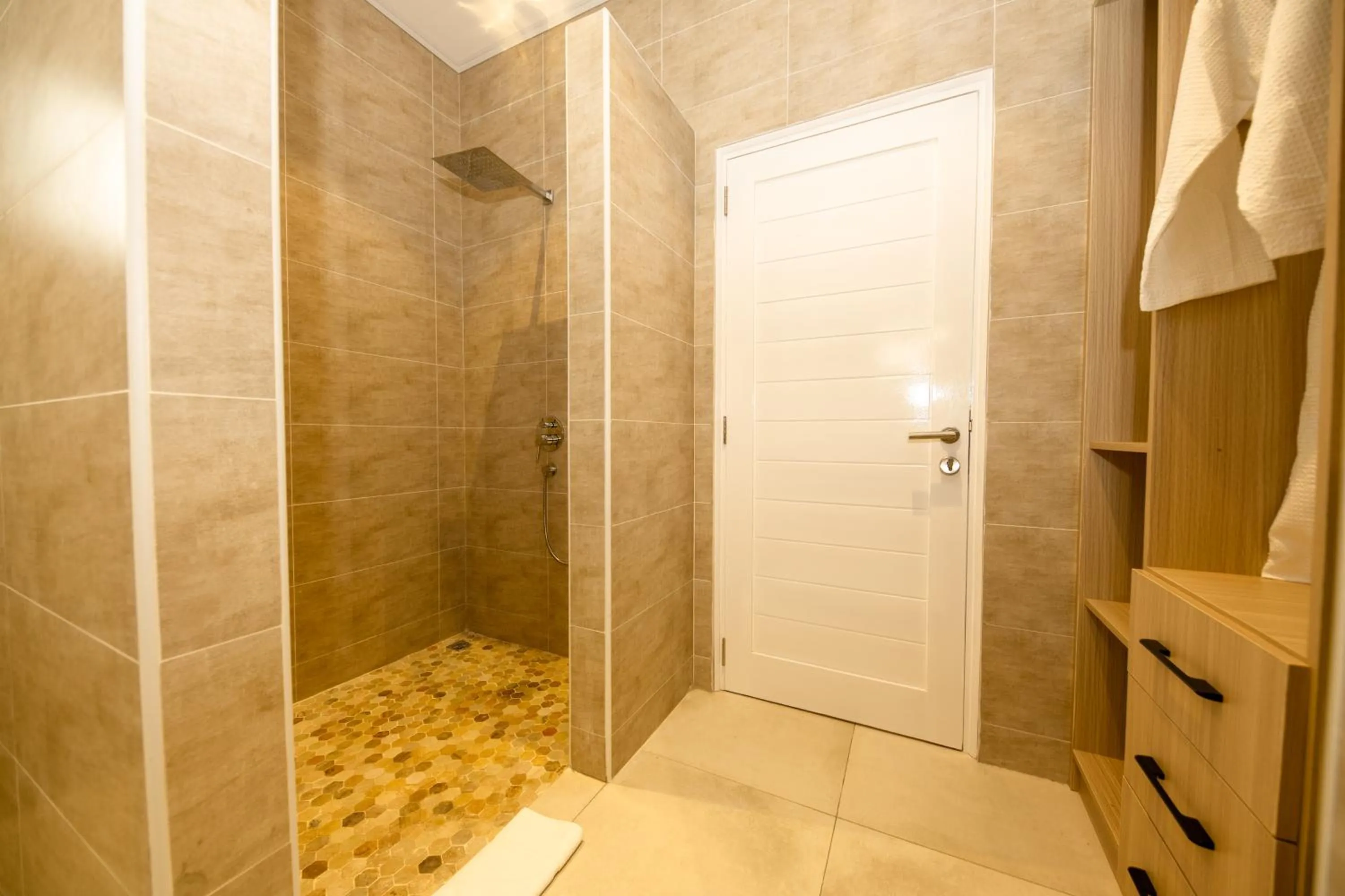 Shower in Anse Boudin Chalets