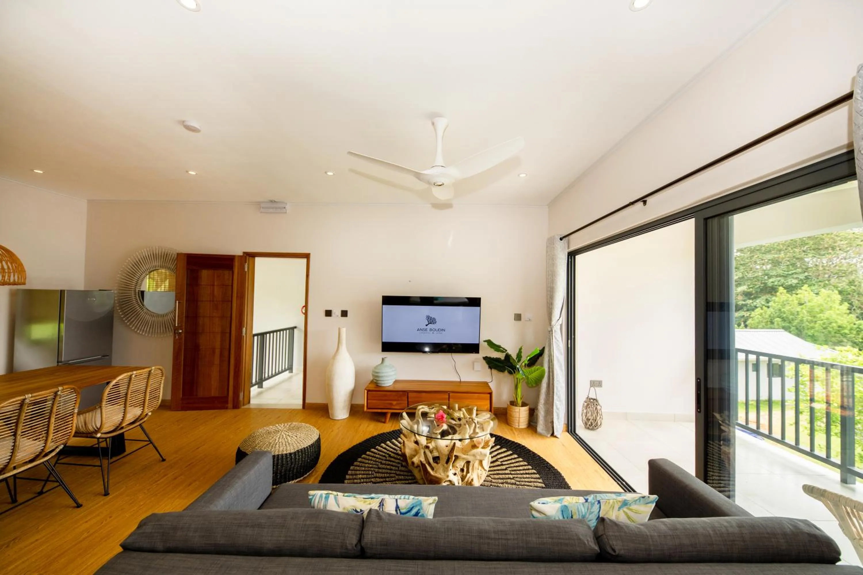 TV and multimedia in Anse Boudin Chalets