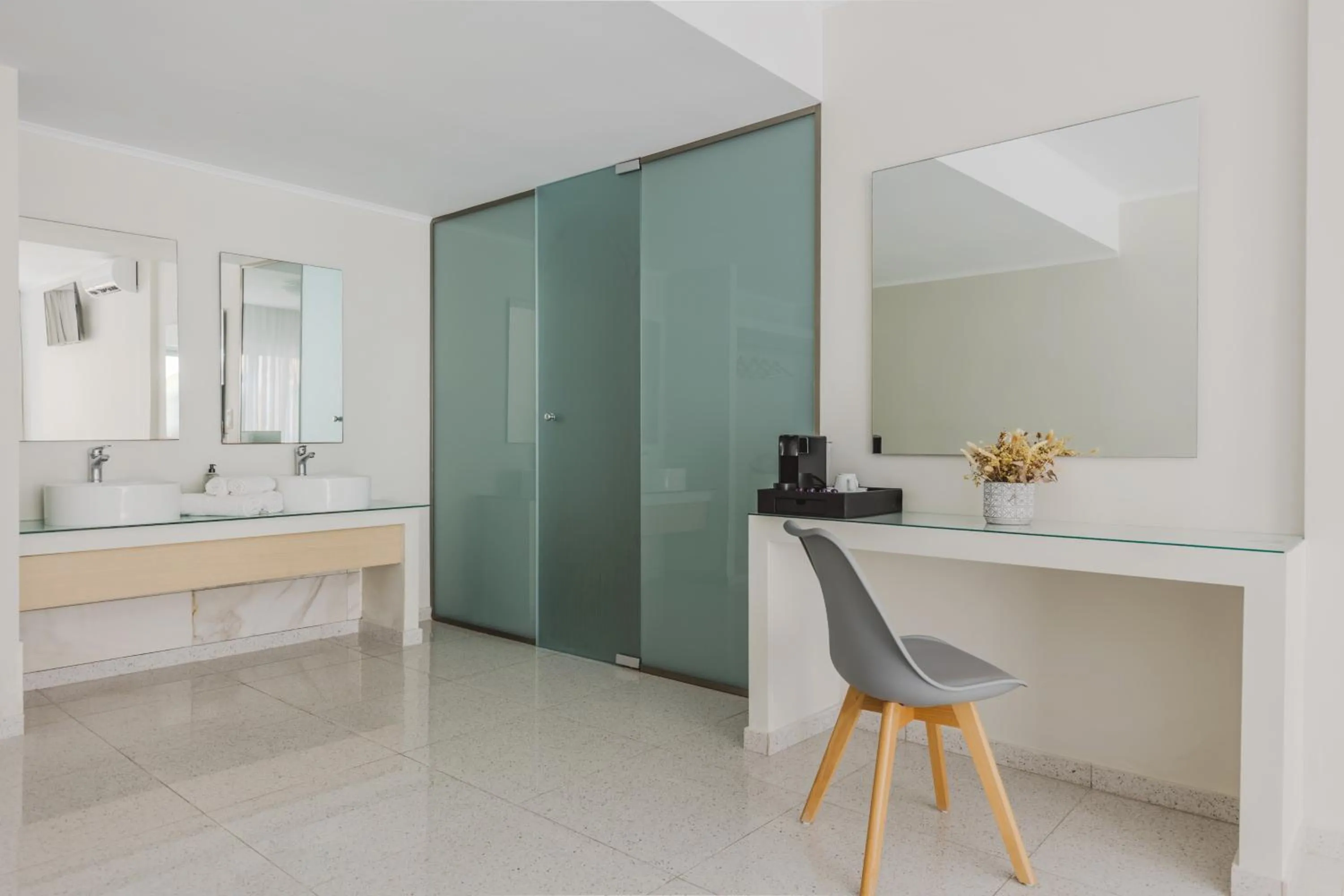 Coffee/tea facilities in Sunrise Zante - Adults Only Hotel