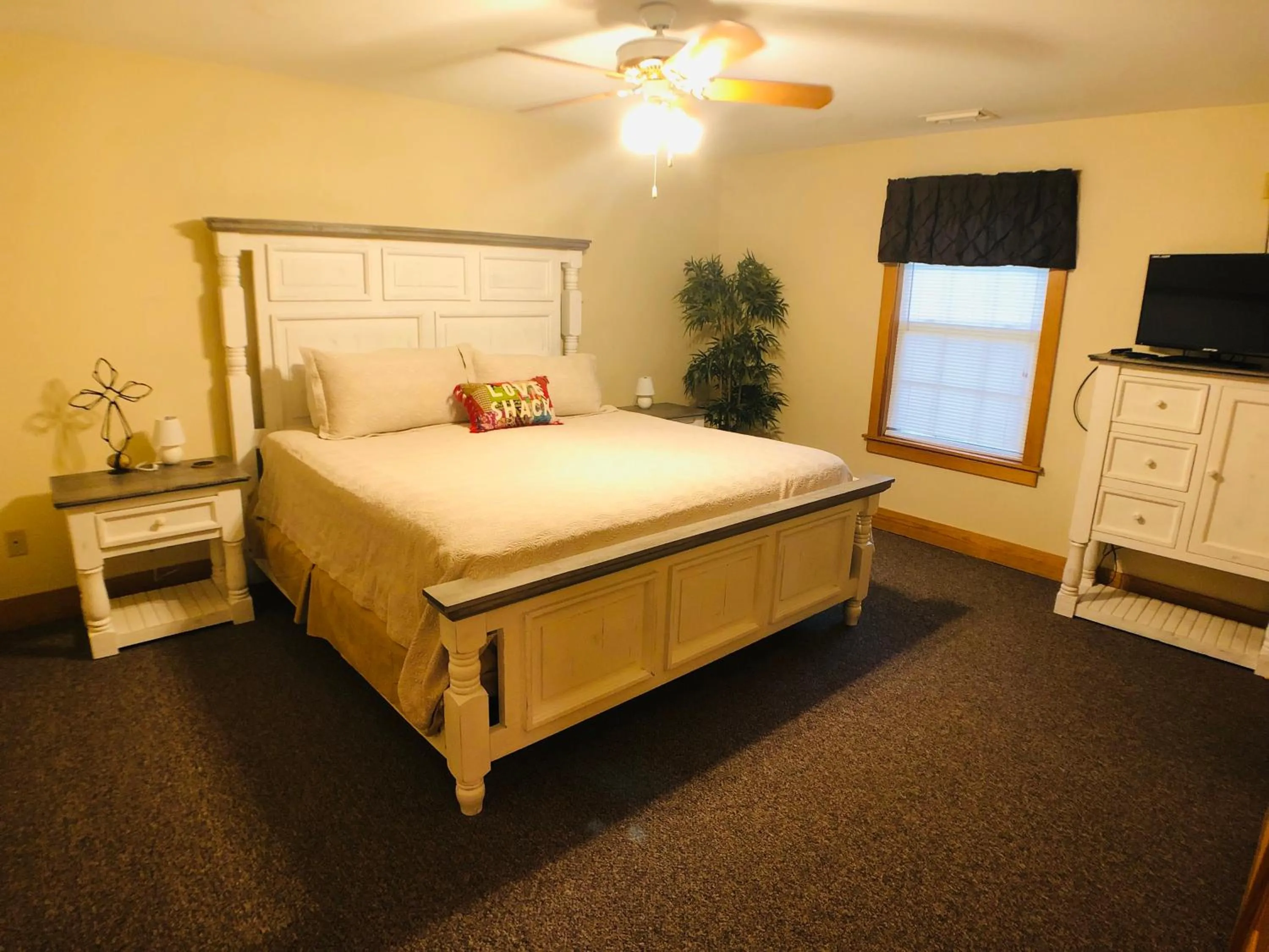 Bed in Briarstone Lodge Condo 13D by Eden Crest