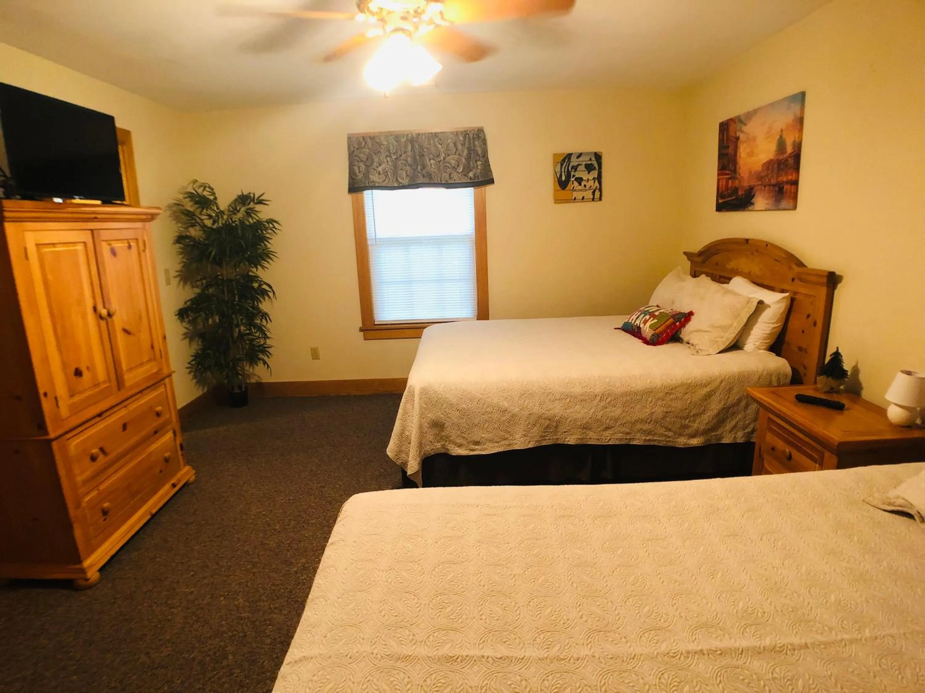 Bed in Briarstone Lodge Condo 13D by Eden Crest