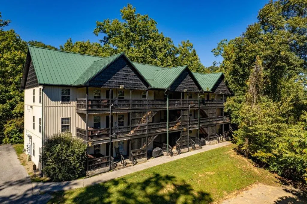Briarstone Lodge Condo 13F