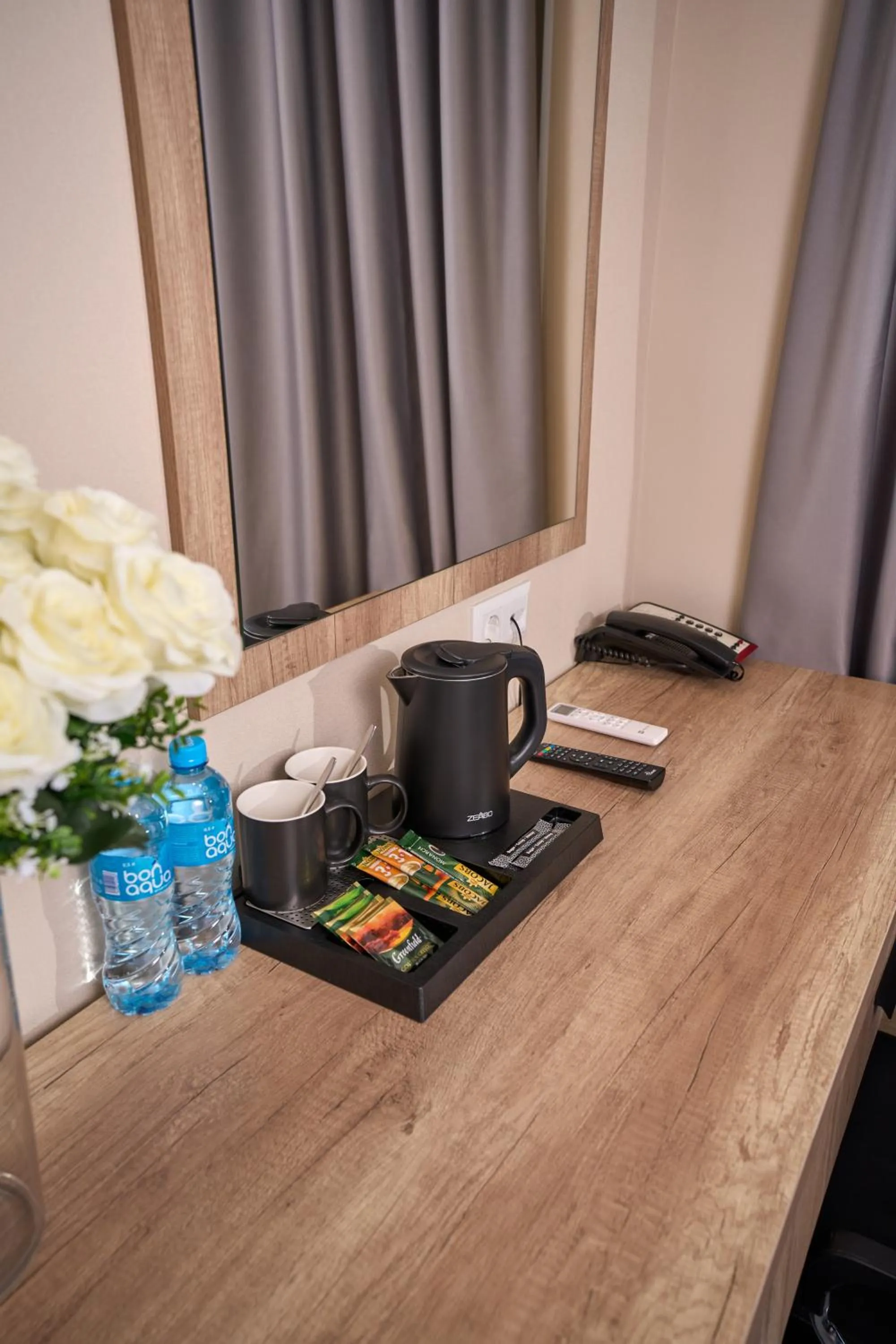 Coffee/tea facilities in Crown Hotel